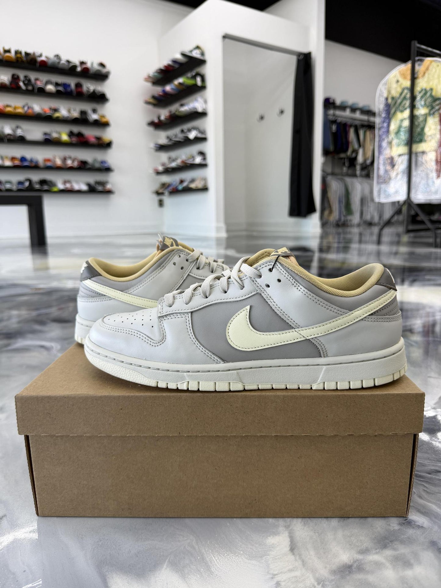 Nike Dunk Low "Light Bone" Used Size 11