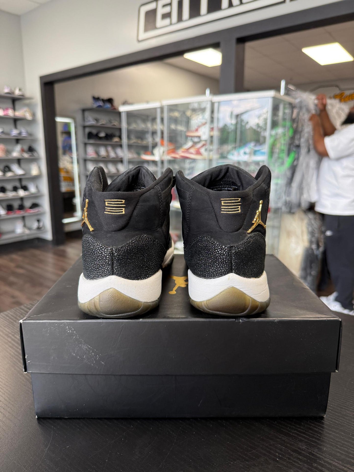 Jordan 11 "Heiress Black" Used Size 5.5Y/7W