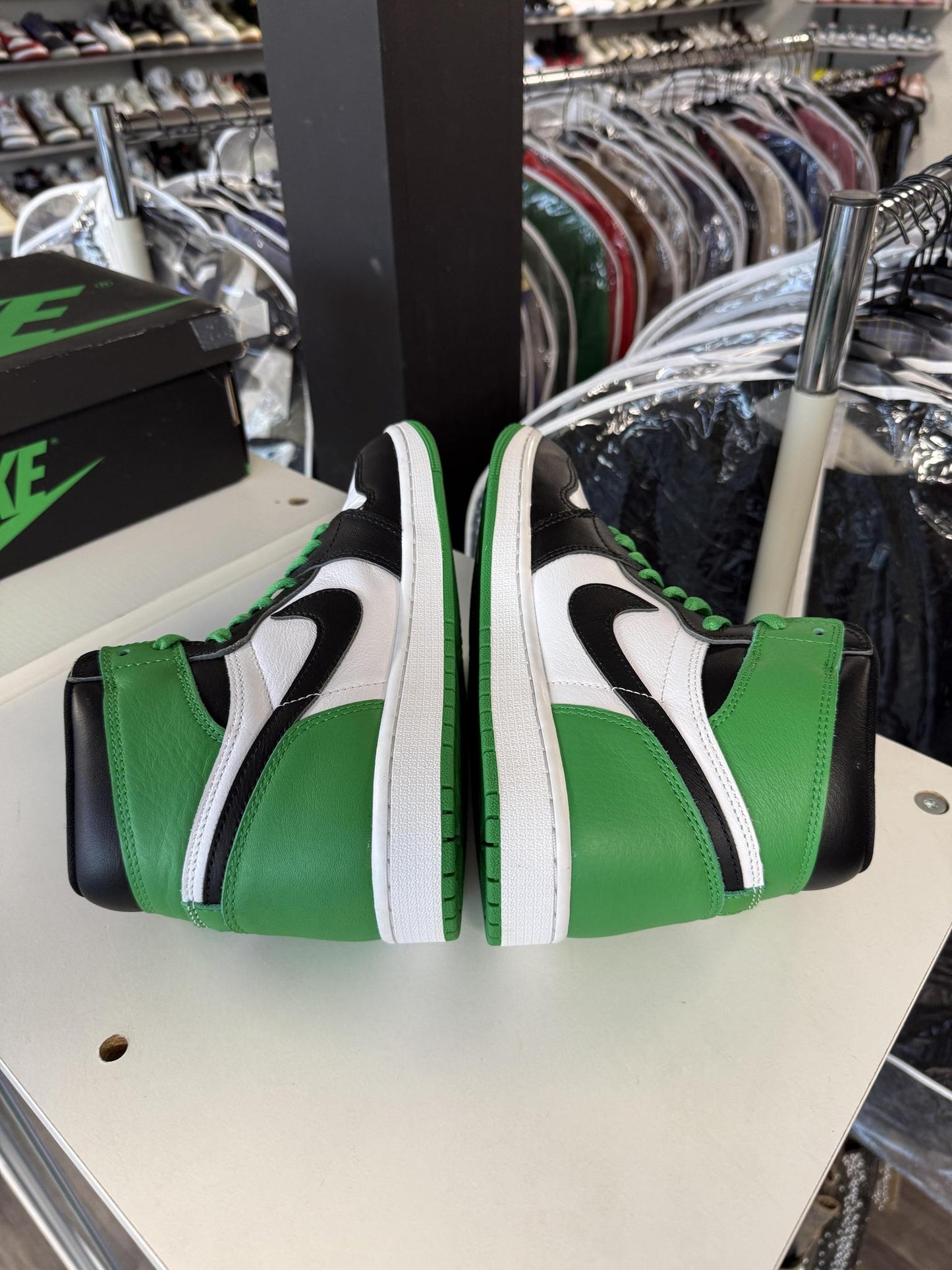 Jordan 1 "Lucky Green" Used Size 9