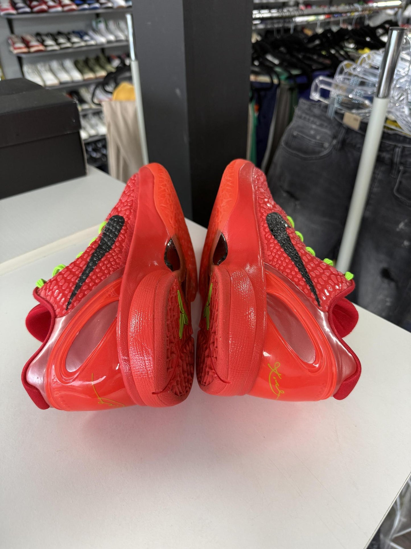 Kobe 6 "Reverse Grinch" Used Size 10