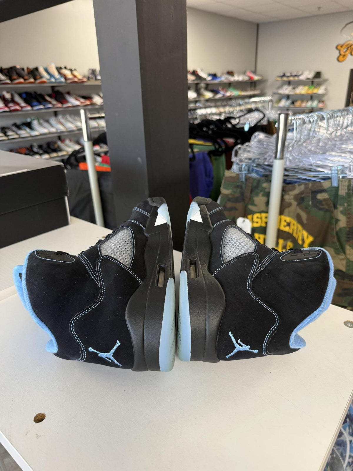 Jordan 5 "University Blue" Used Size 9.5