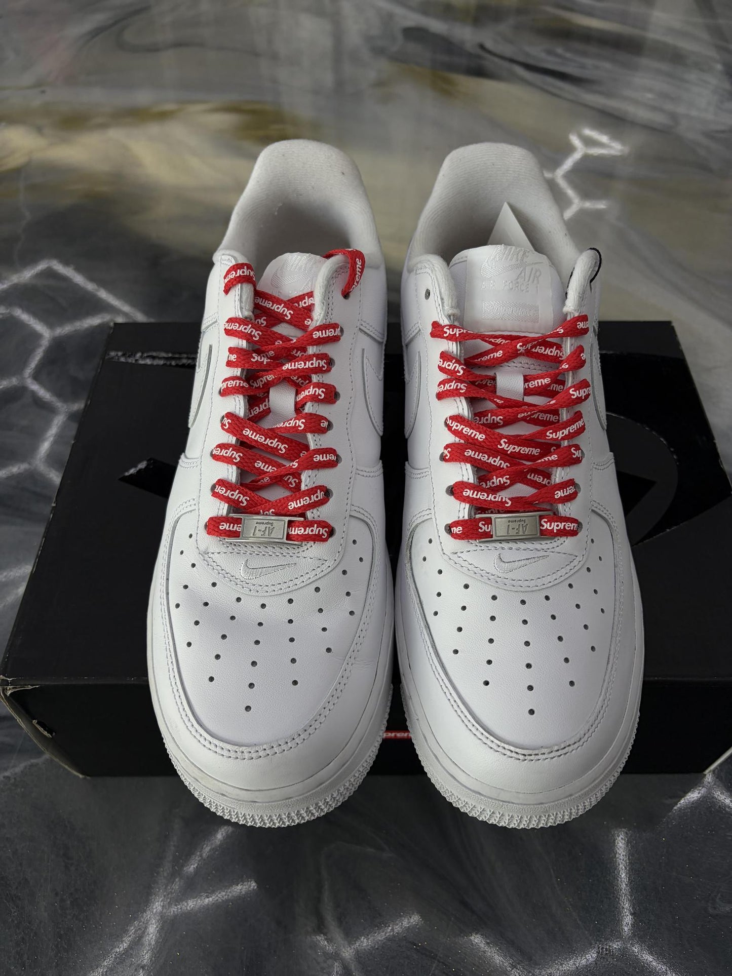 Nike Air Force 1 Supreme "White" Used Size 9