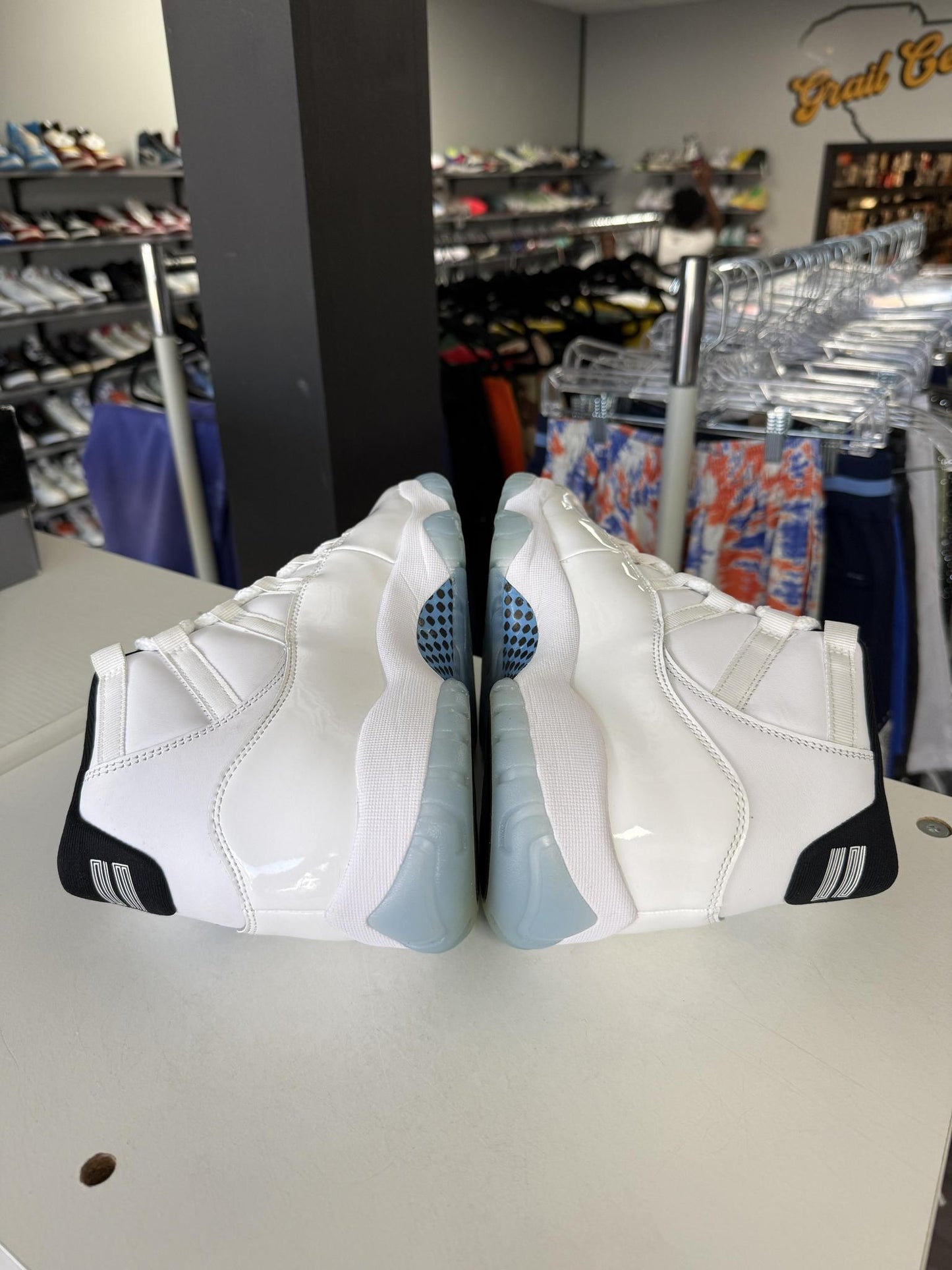 Jordan 11 "Legend Blue" Used Size 9