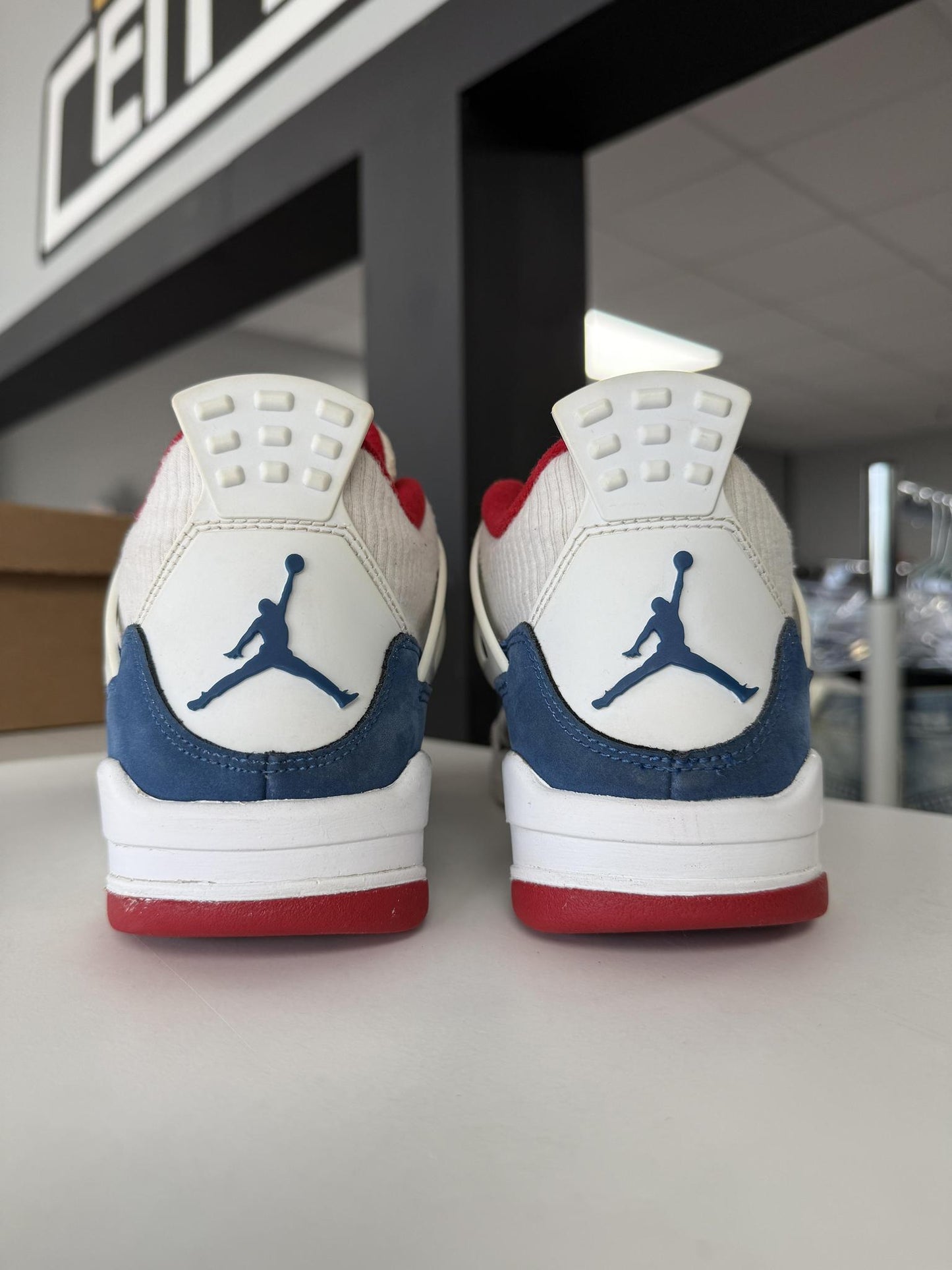 Jordan 4 "Messy Room" Used Size 6Y/7.5W