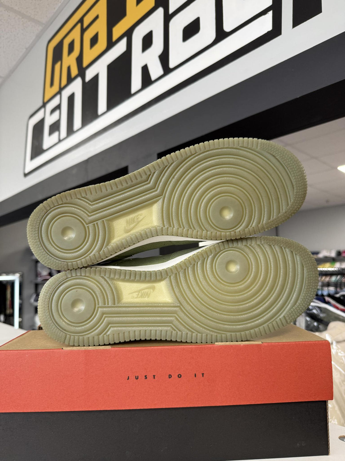 Nike Air Force 1 Low Jewel "Oil" Used Size 11.5
