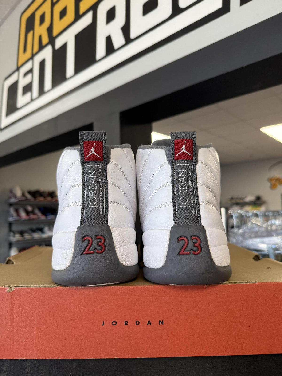 Jordan 12 "White Dark Grey" used Size 11