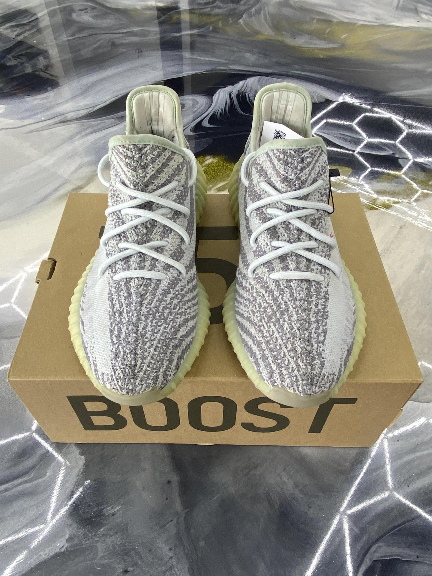 Yeezy 350 V2 "Blue Tint" Used Size 10.5