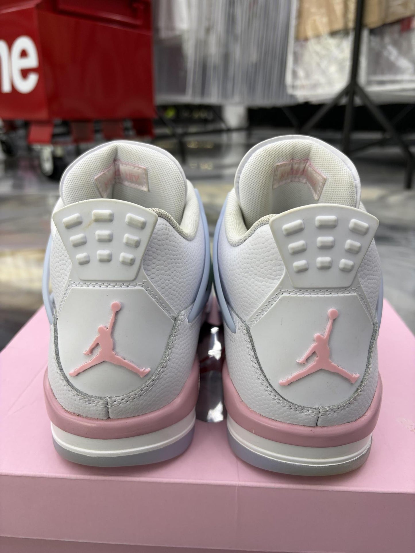 Jordan 4 "Valentines Day" Used Size 7Y/8.5W
