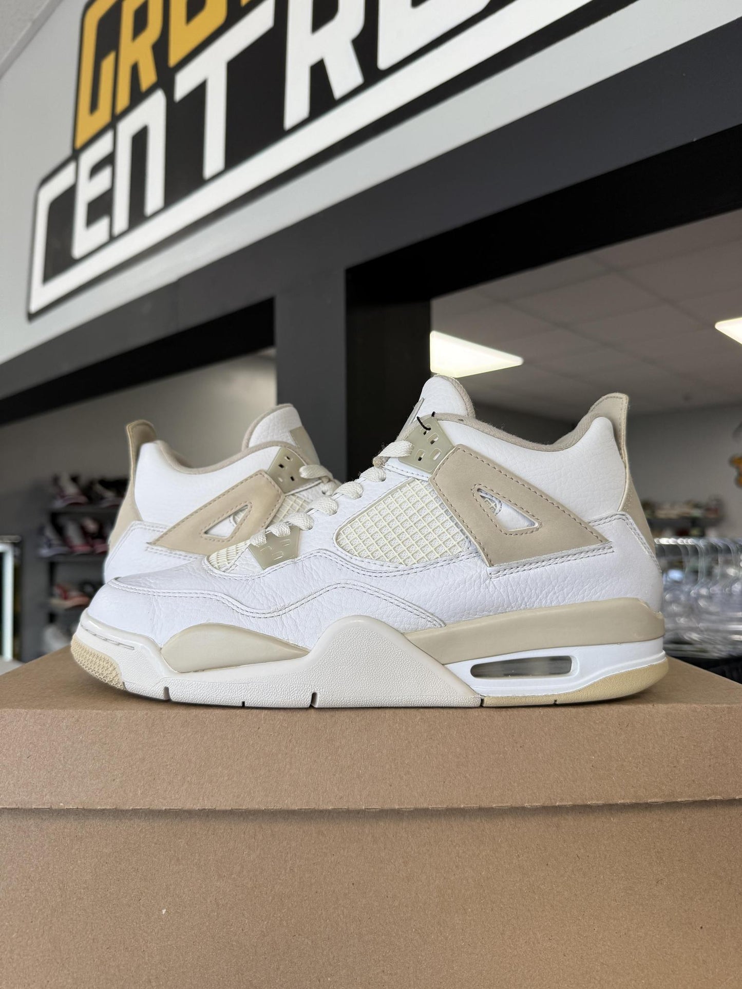 Jordan 4 "Sand" Used Size 7.5