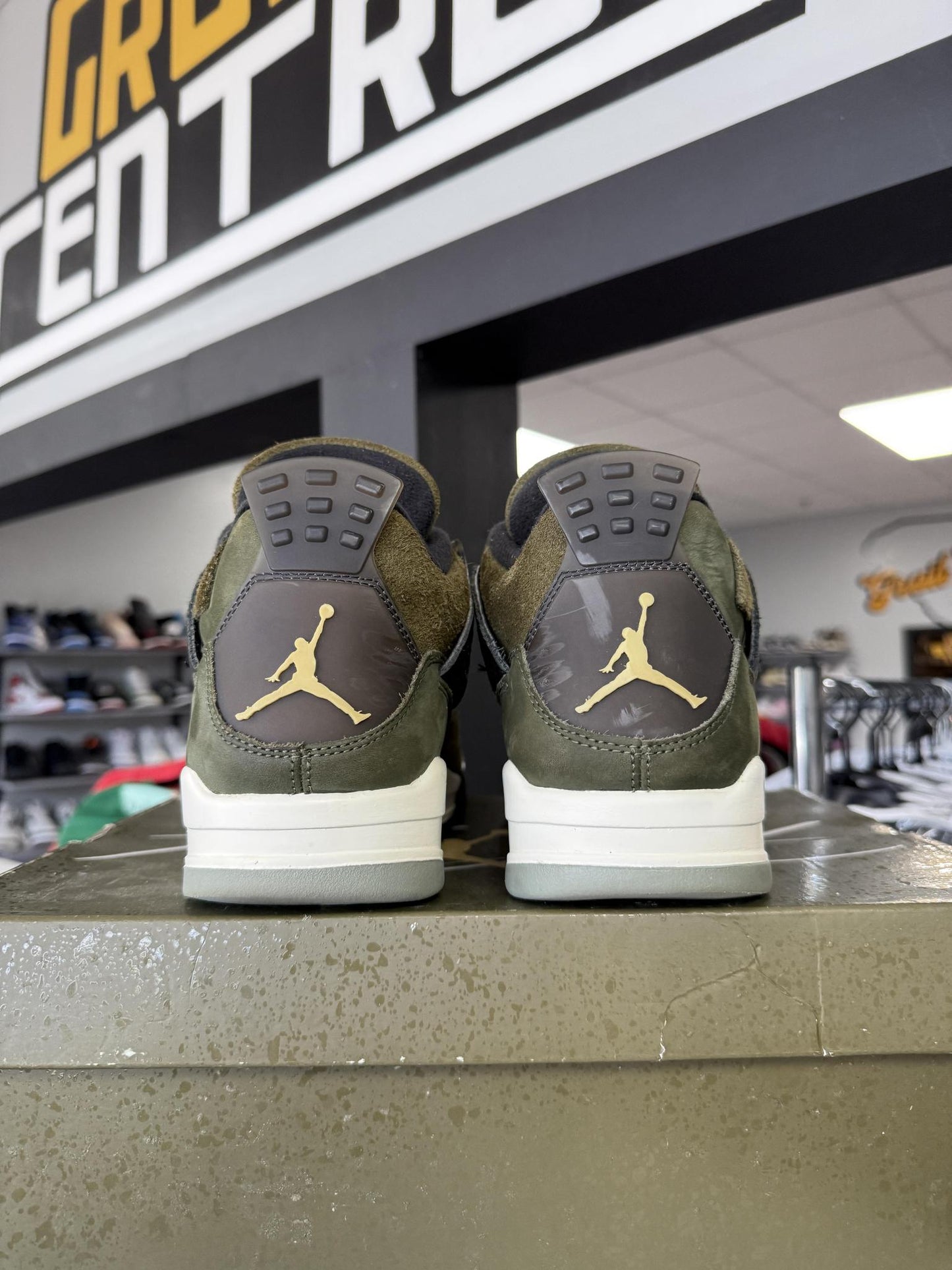 Jordan 4 "Craft Olive" Used Size 11