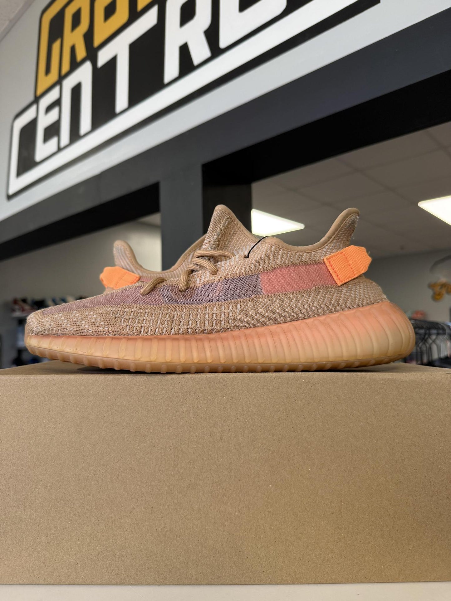 Yeey 350 V2 "Clay" Used Size 10.5