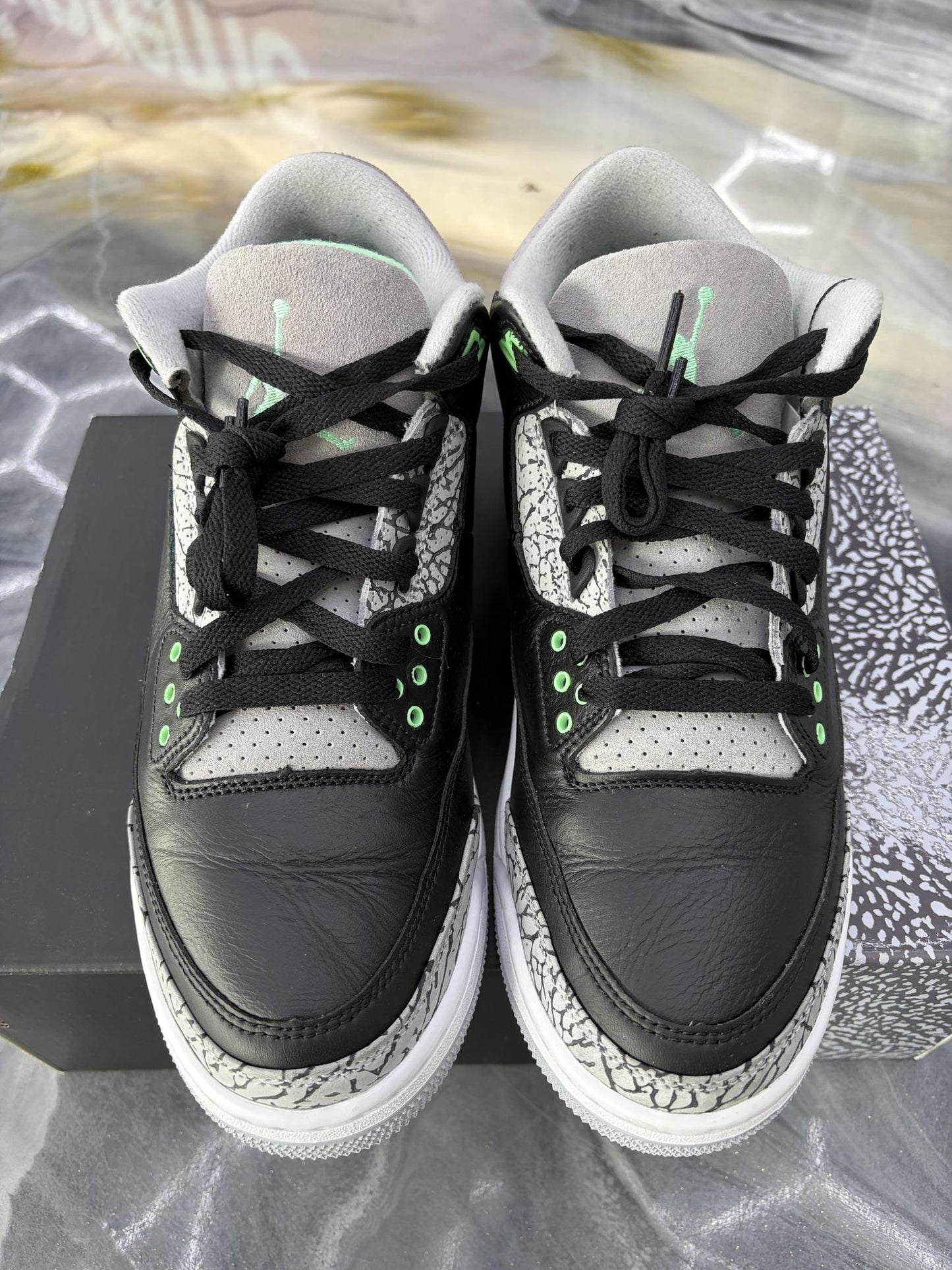 Jordan 3 "Green Glow" Used Size 9