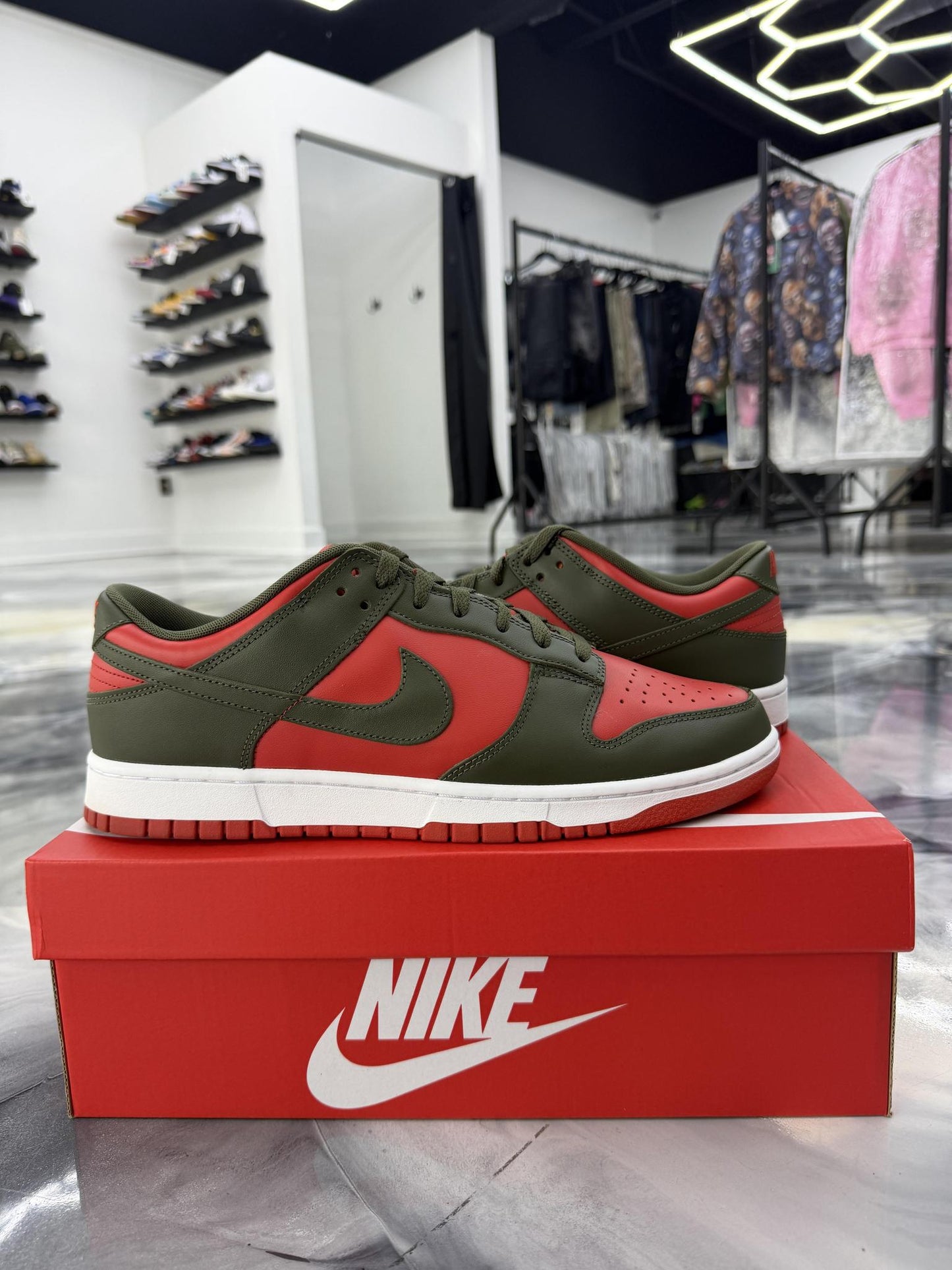 Nike Dunk Low Mystic Red Cargo Used Size 13