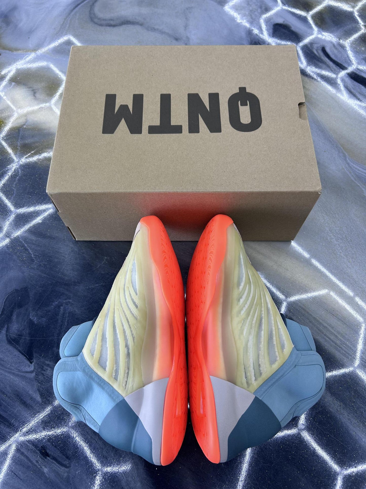 Yeezy QNTM "Hi Res Coral" Size 6Y/7.5W