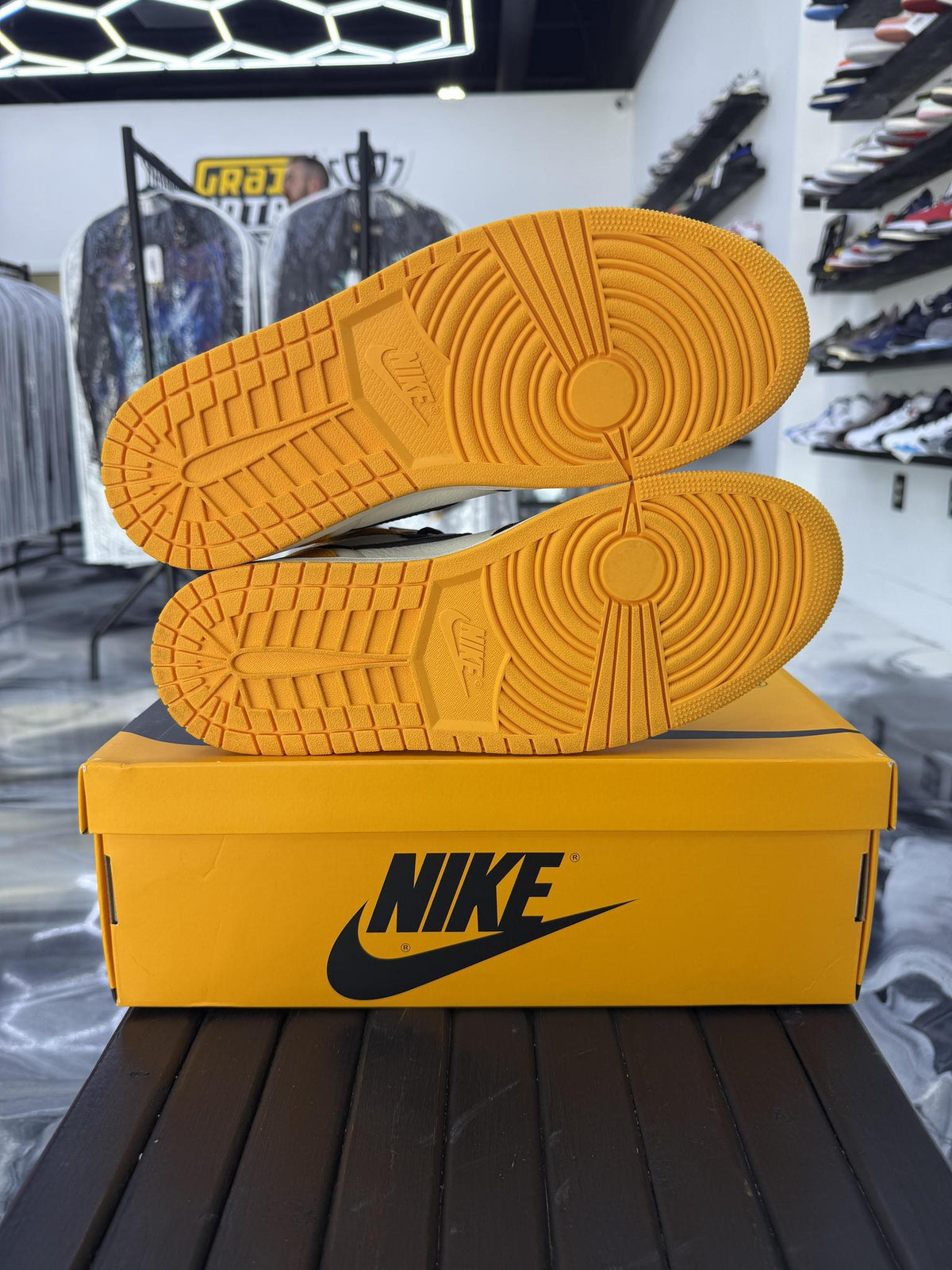 Jordan 1 "Taxi" Used Size 11