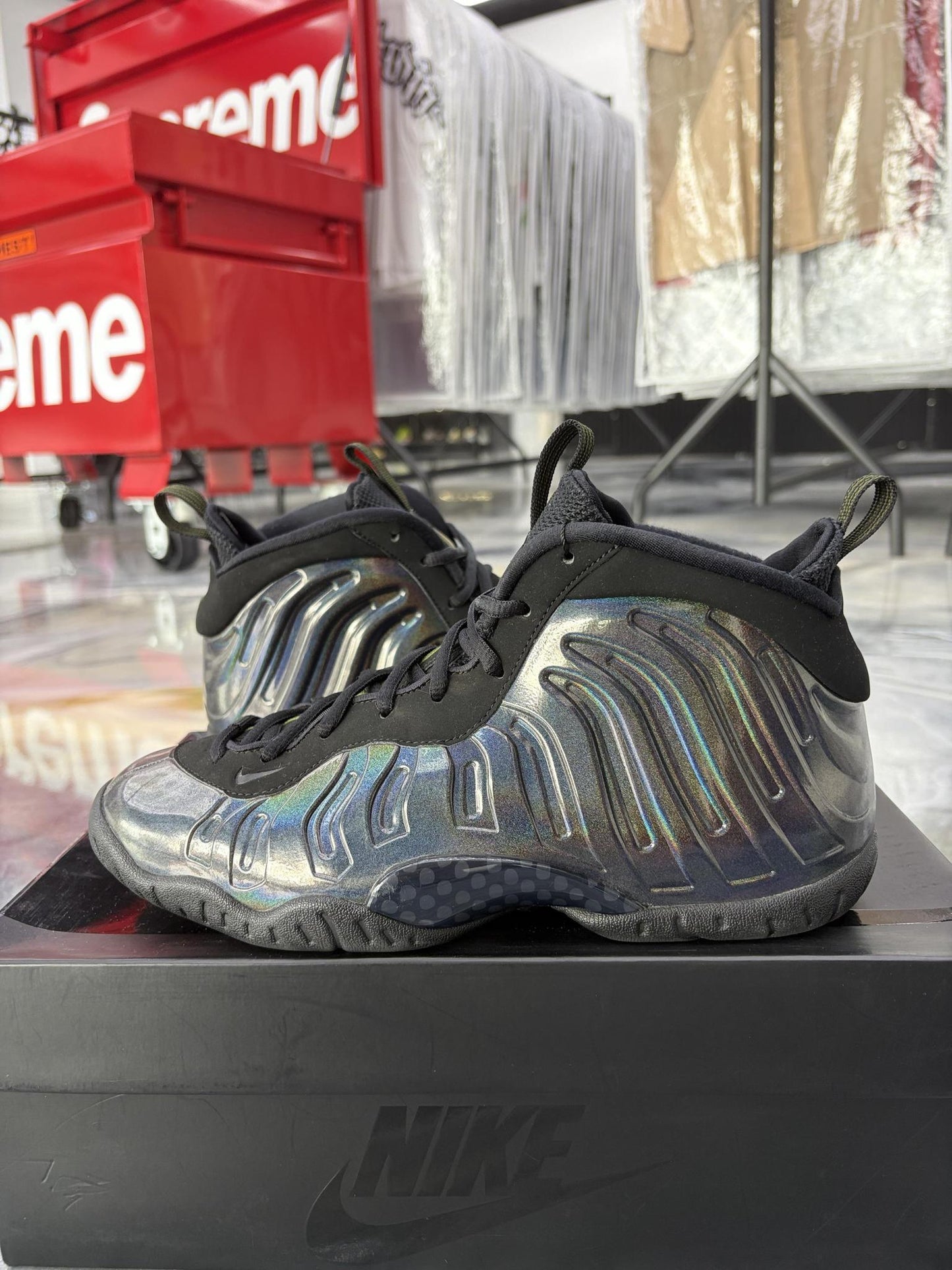 Nike Air Foamposite One "Legion Green" Used Size 7Y/8.5W