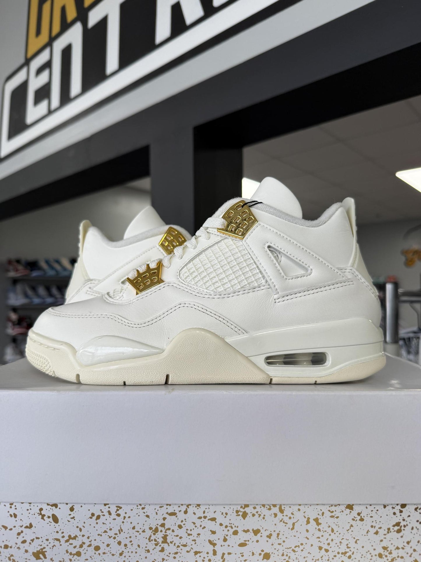 Jordan 4 "Metallic Gold" Used 7Y/8.5W