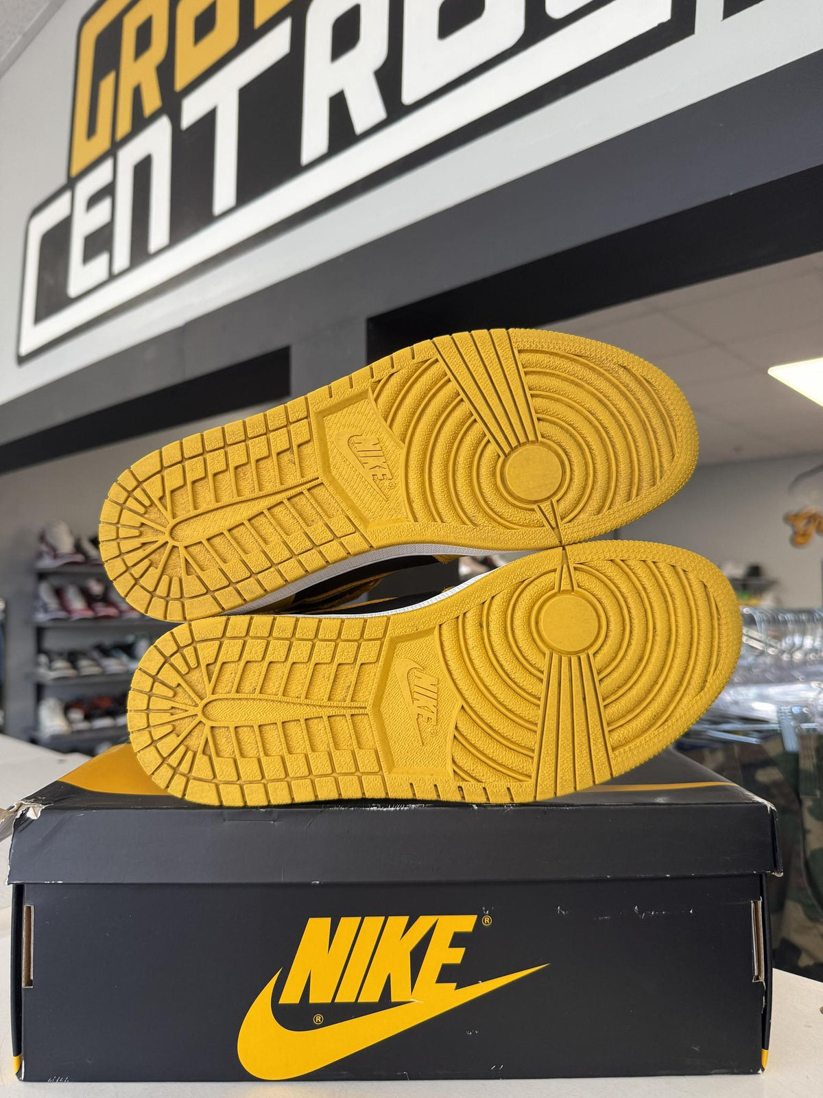 Jordan 1 "Pollen" Used Size 8