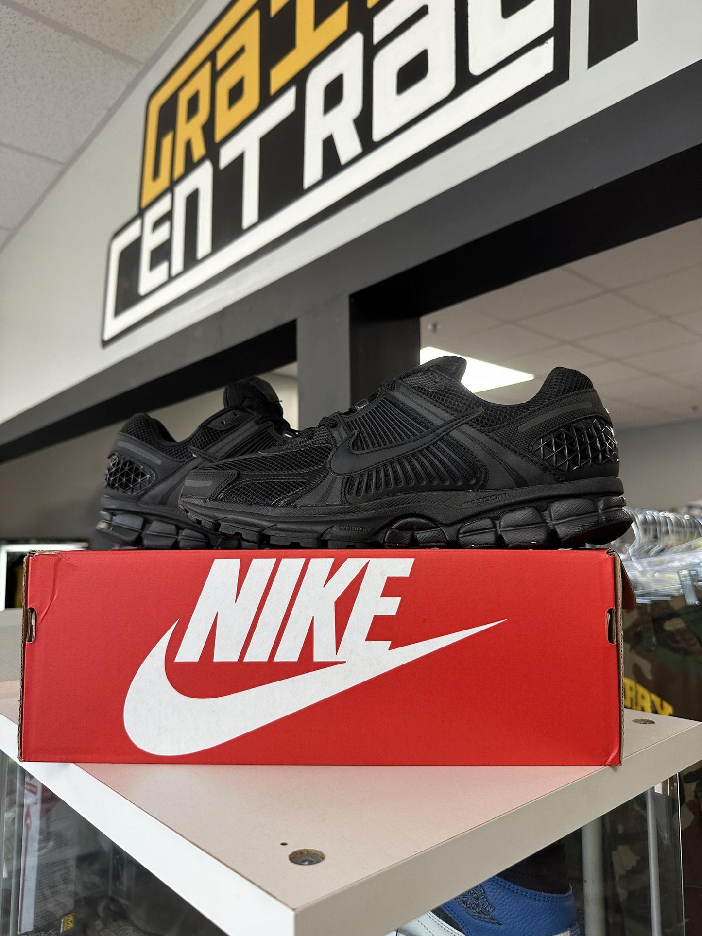 Nike Vomero 5 "Black" Used Size 11.5