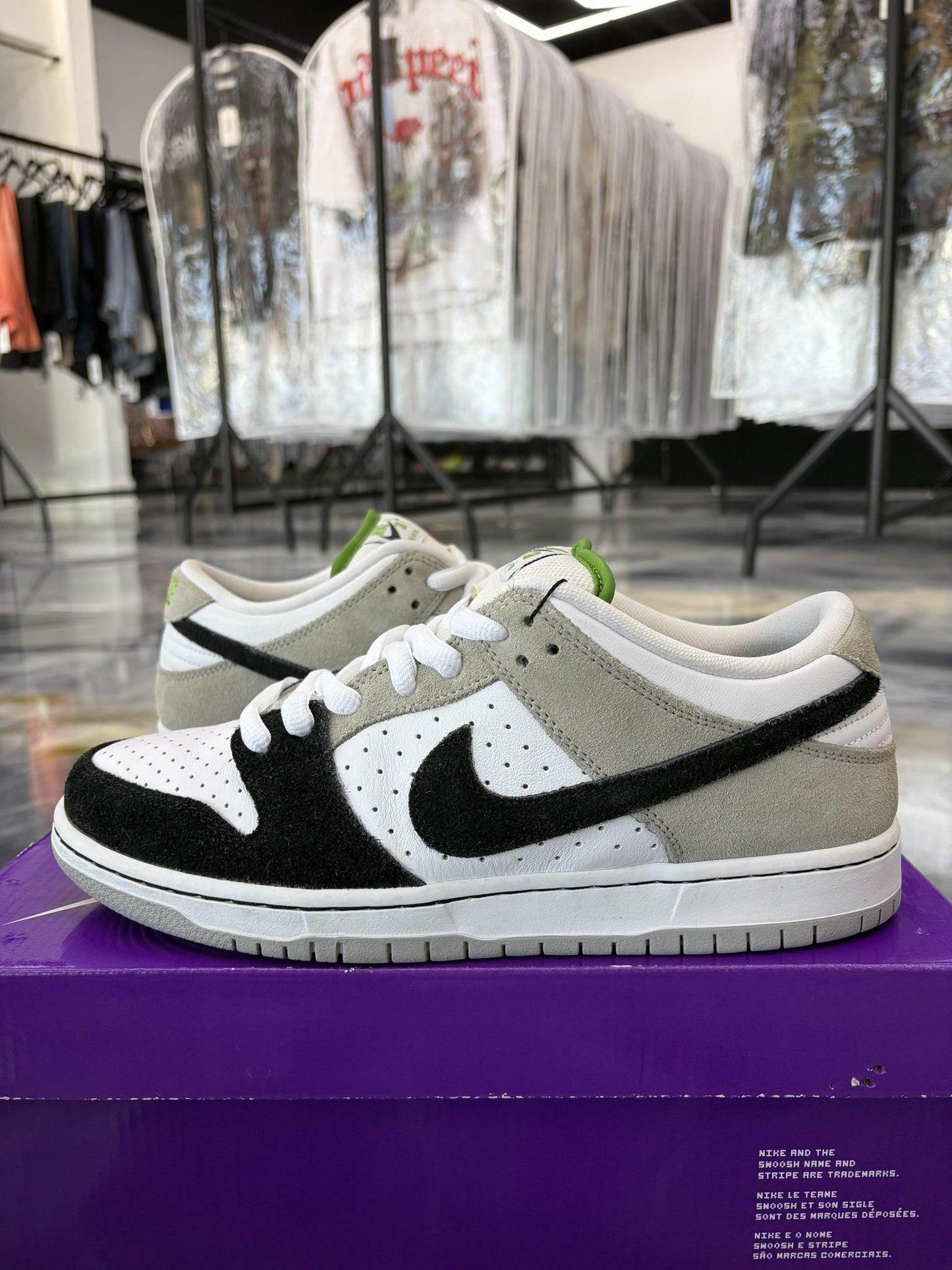 Nike SB Dunk Low "Chlorophyll" Used Size 9.5
