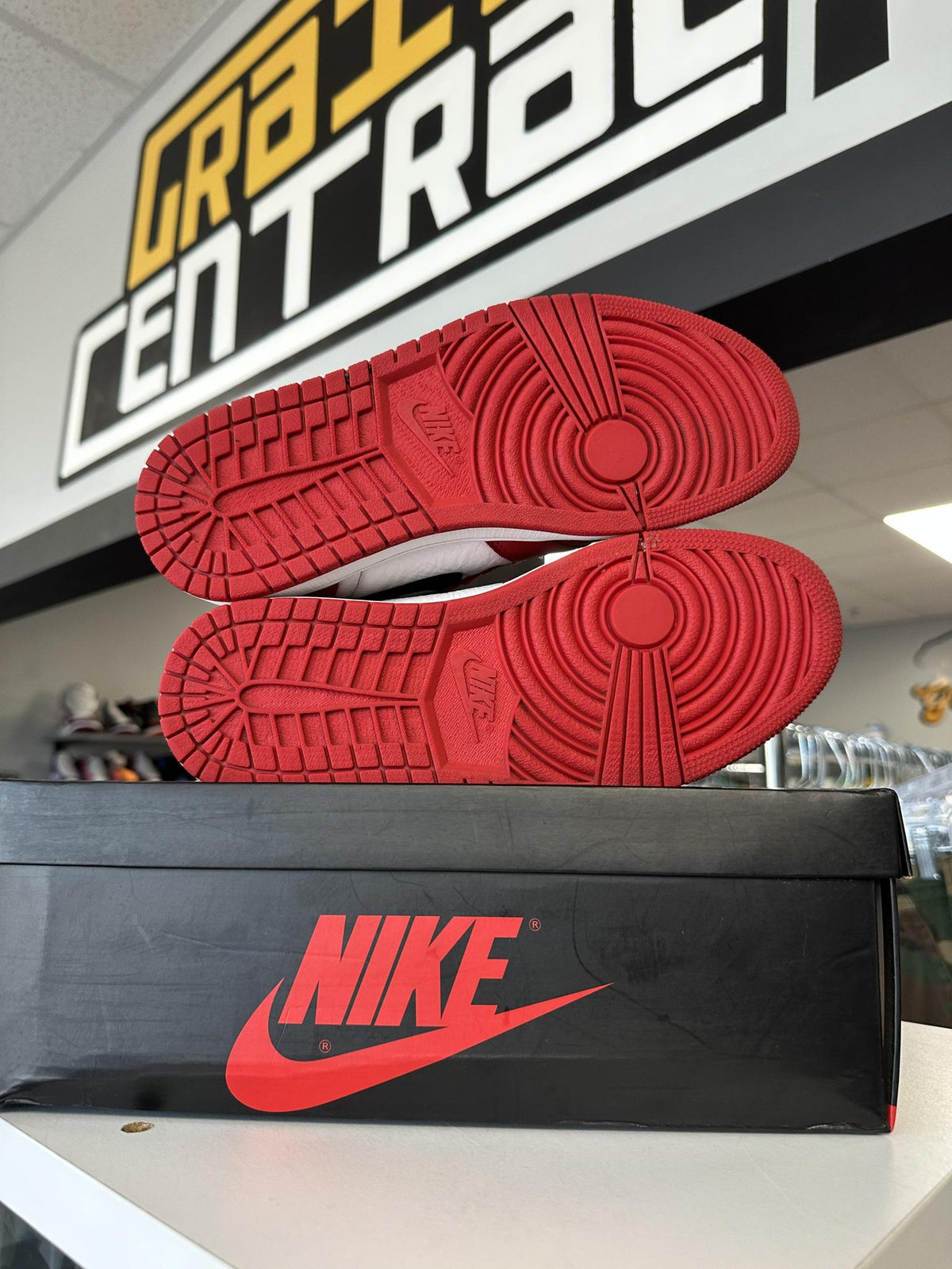 Jordan 1 "Homage To Home" Used Size 8