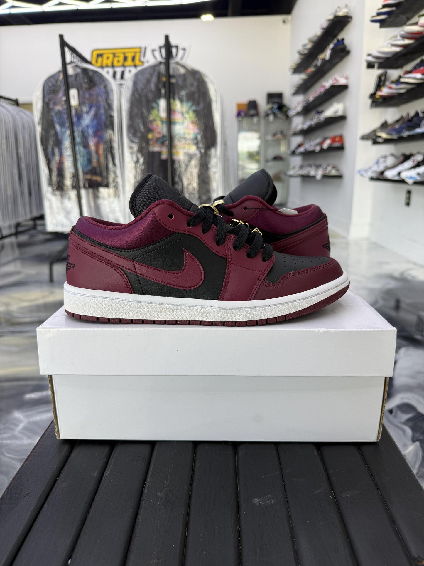 Jordan 1 Low "Dark Beetroot" Used Size 7.5
