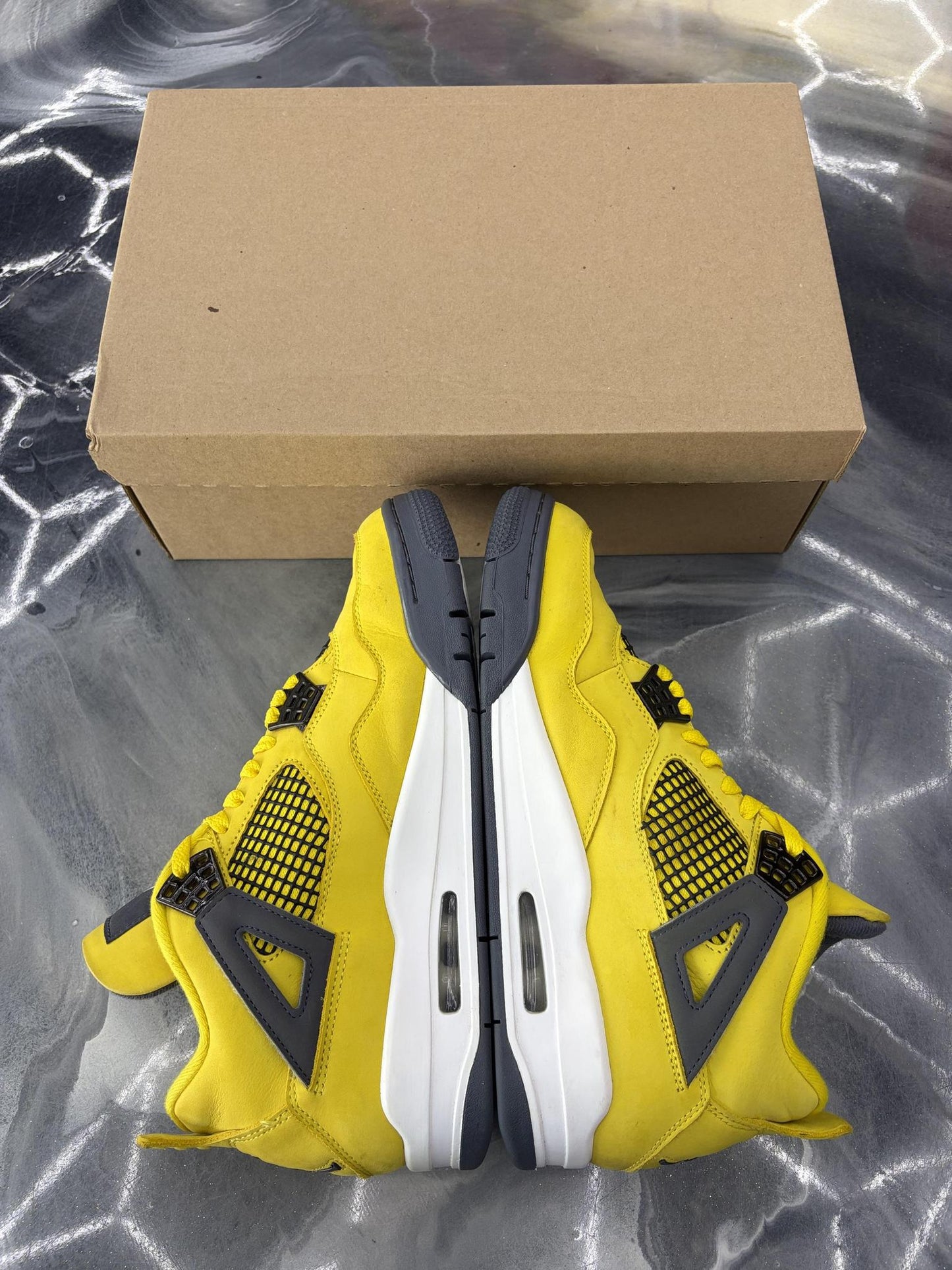 Jordan 4 "Lightning" Used Size 9.5