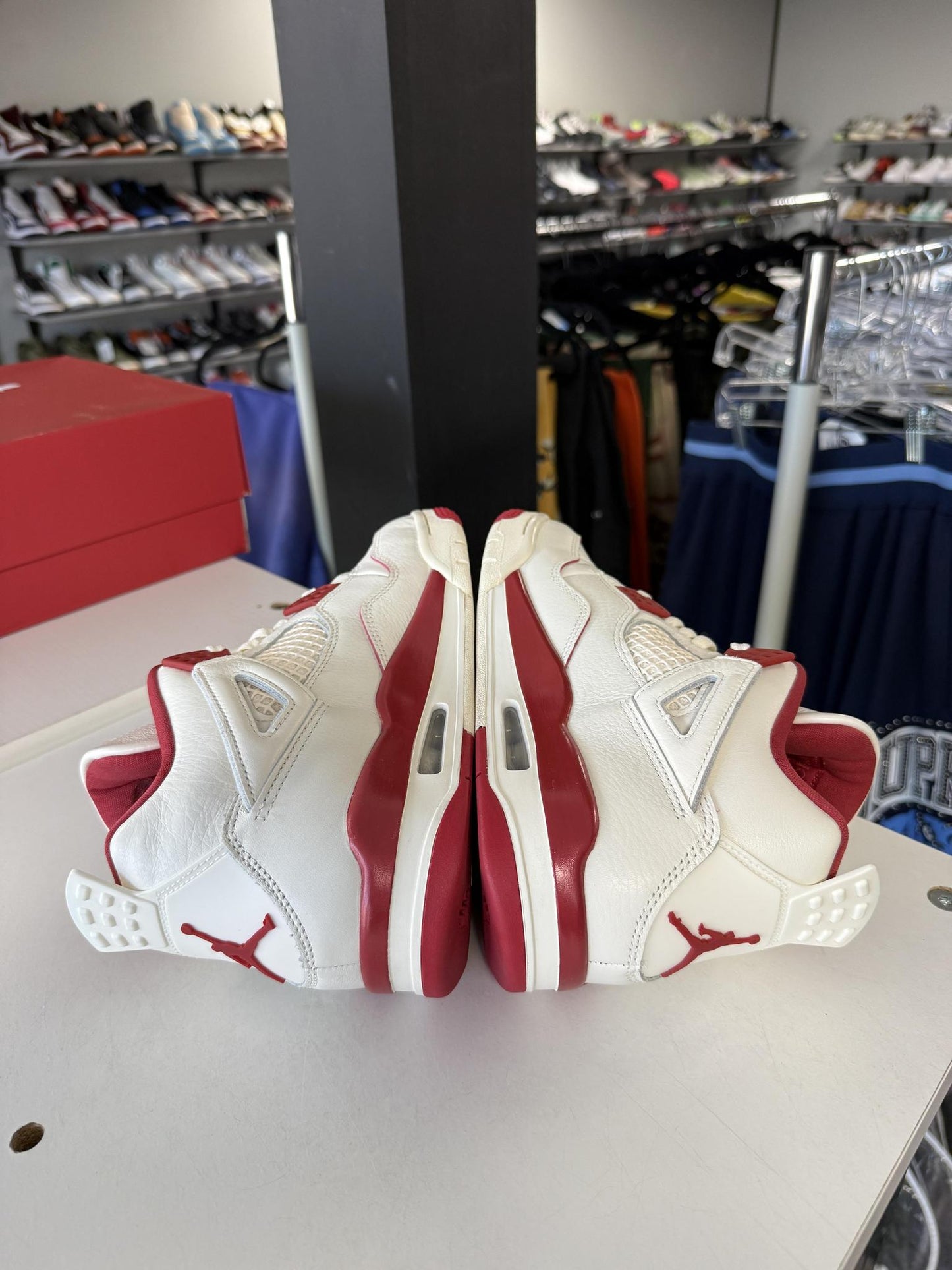 Jordan 4 "Valentines Day" Used Size 8