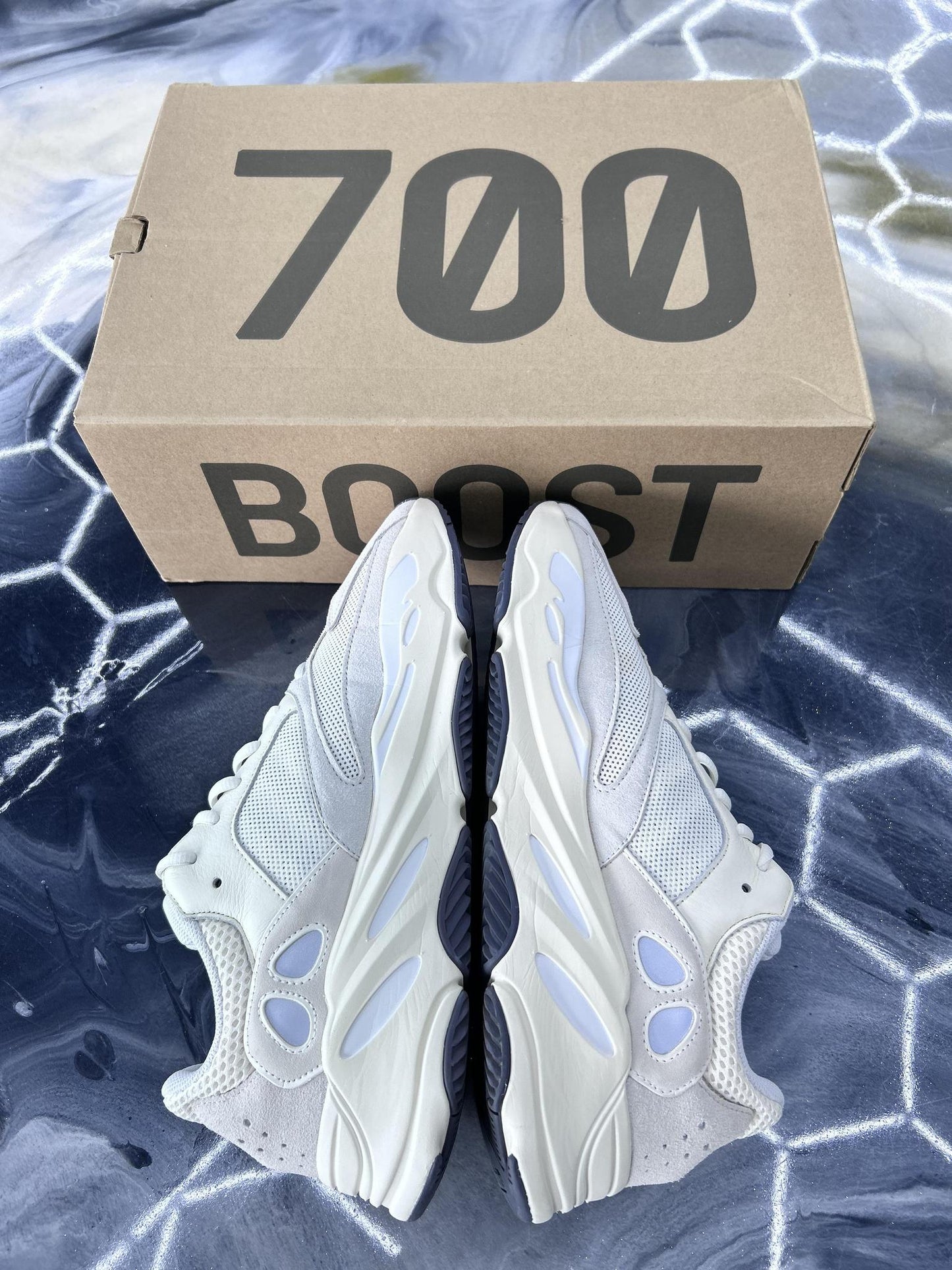 Yeezy 700 "Analog" Used Size 12.5