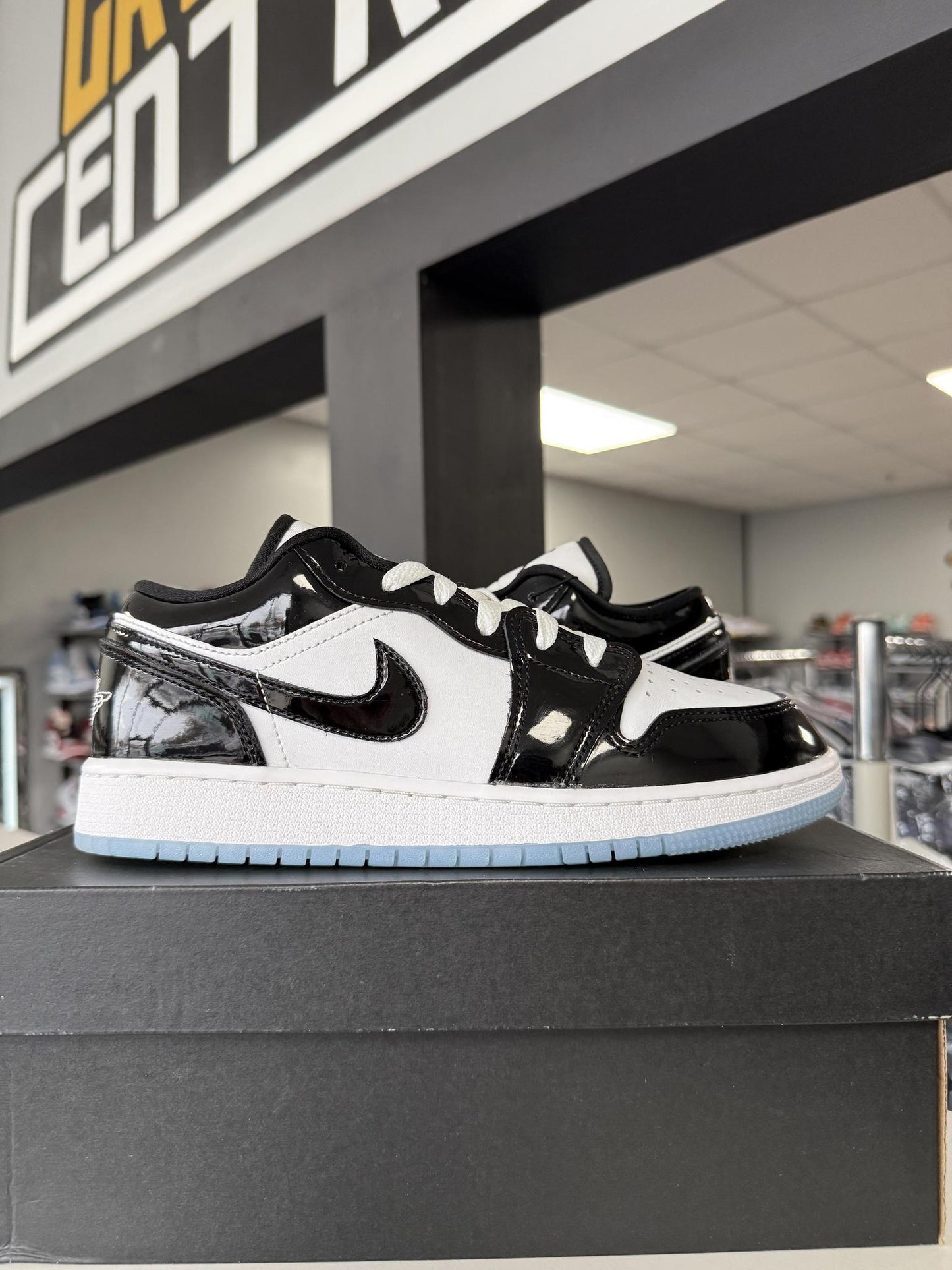 Jordan 1 Low Concord Used Size 6Y/7.5W