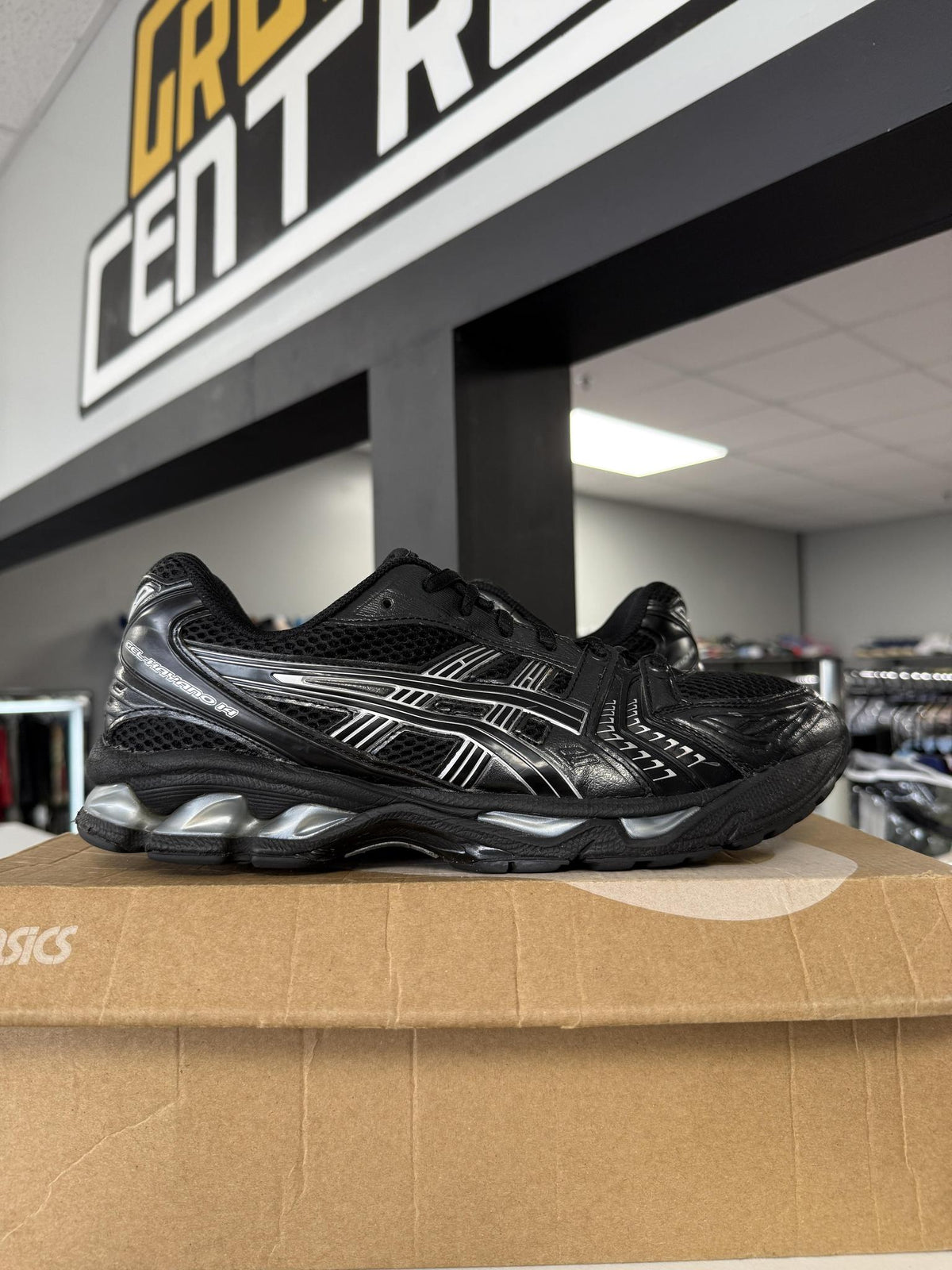 Asics Gel Kayano 14 "Black" Used Size 9.5