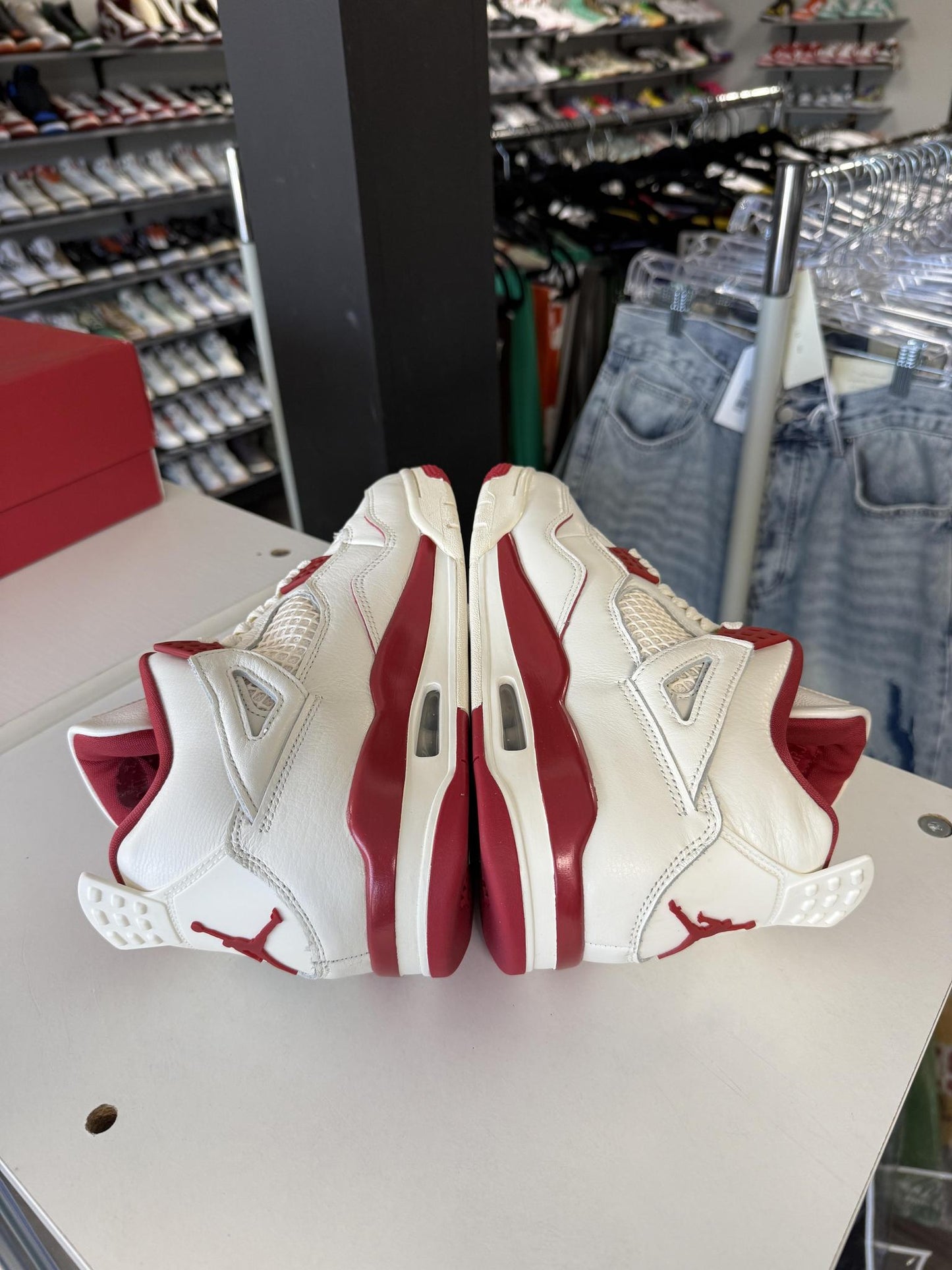 Jordan 4 "Valentines Day" Used Size 8.5