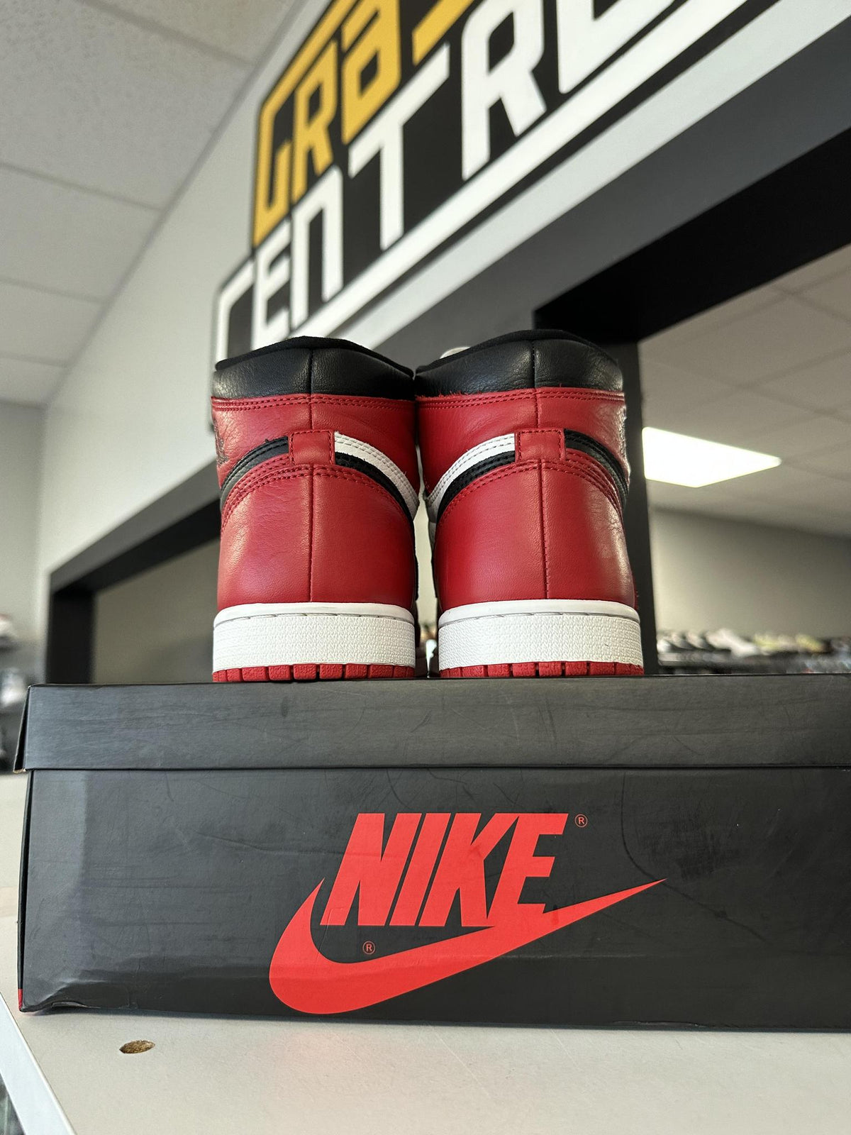 Jordan 1 "Homage To Home" Used Size 8