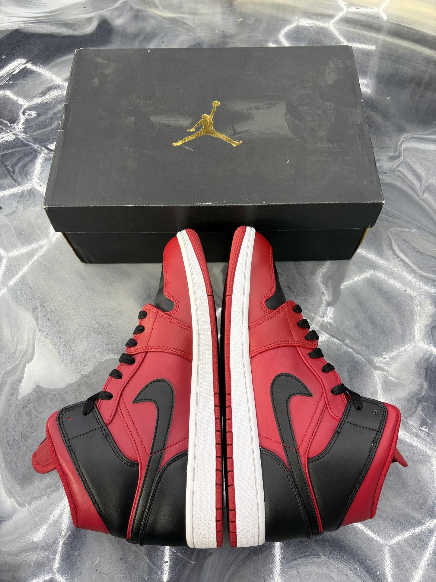 Jordan 1 Mid "Reverse Bred" Used Size 10