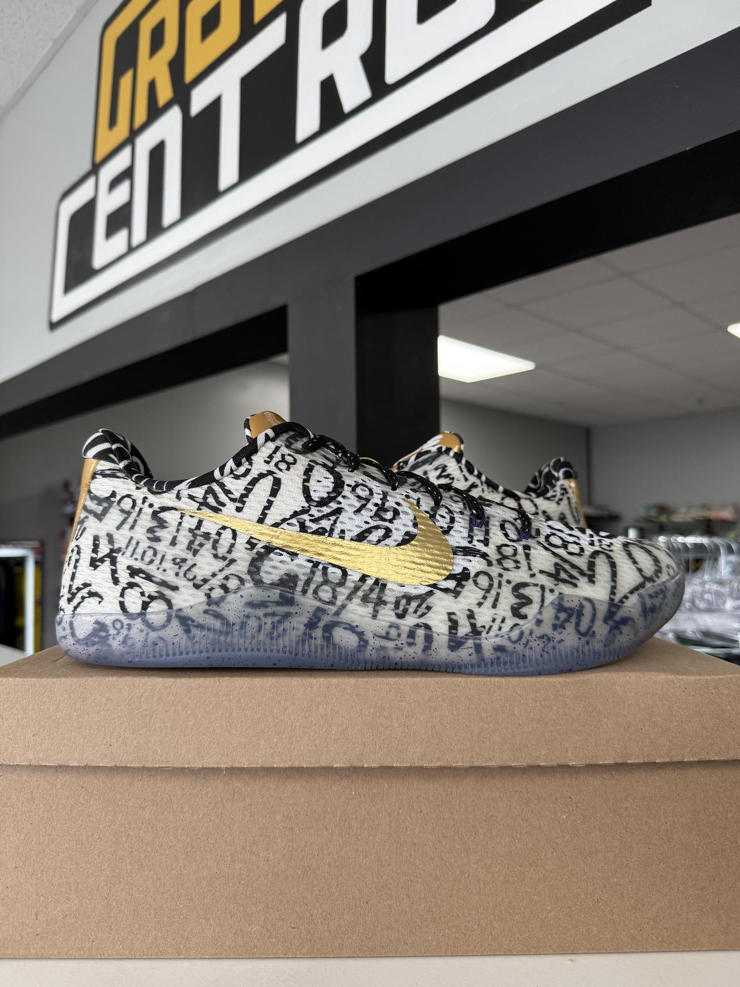 Kobe 11 Low ID "White Gold" Used Size 14