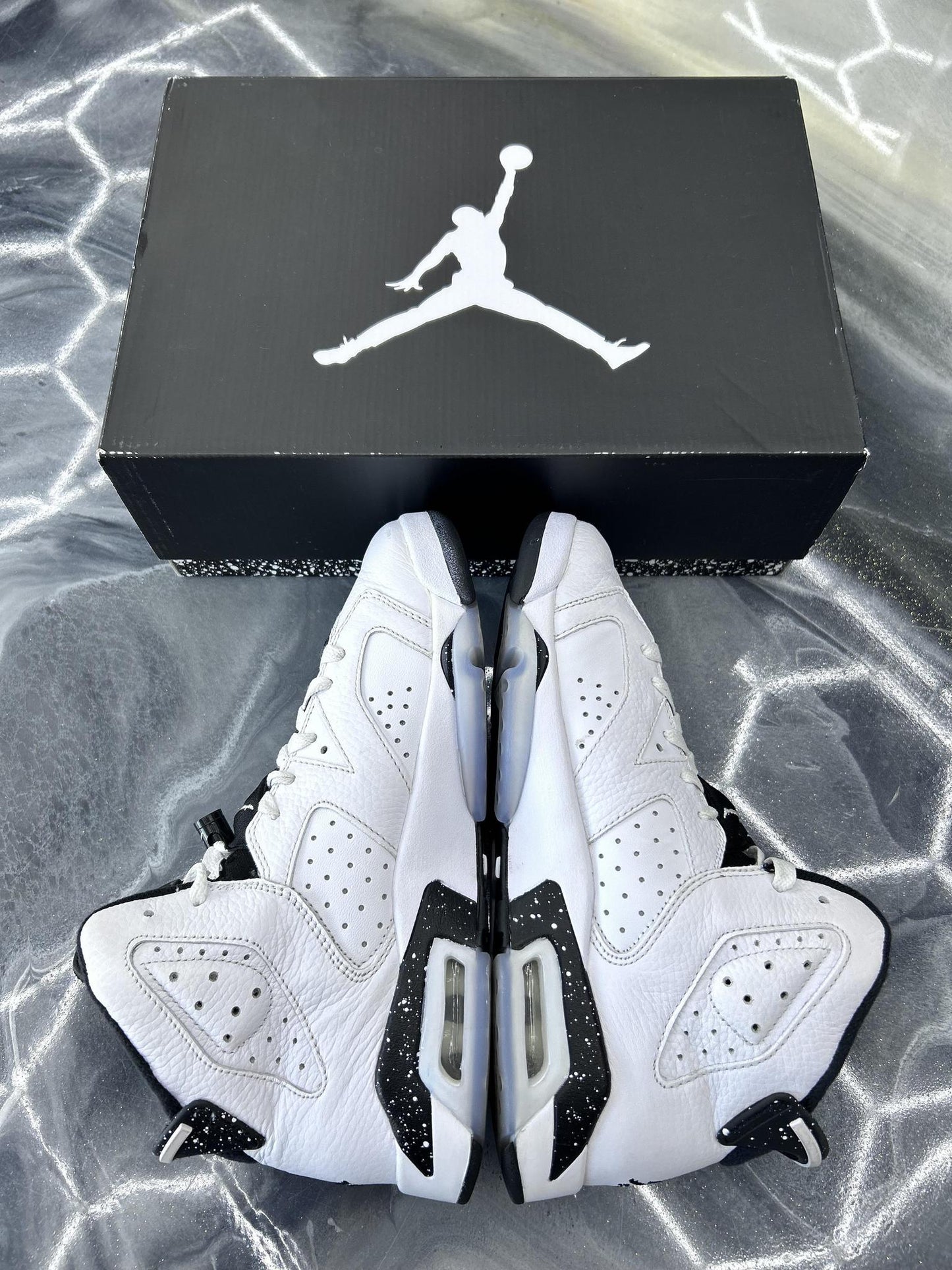 Jordan 6 "Reverse Oreo" Used Size 7Y/8.5W