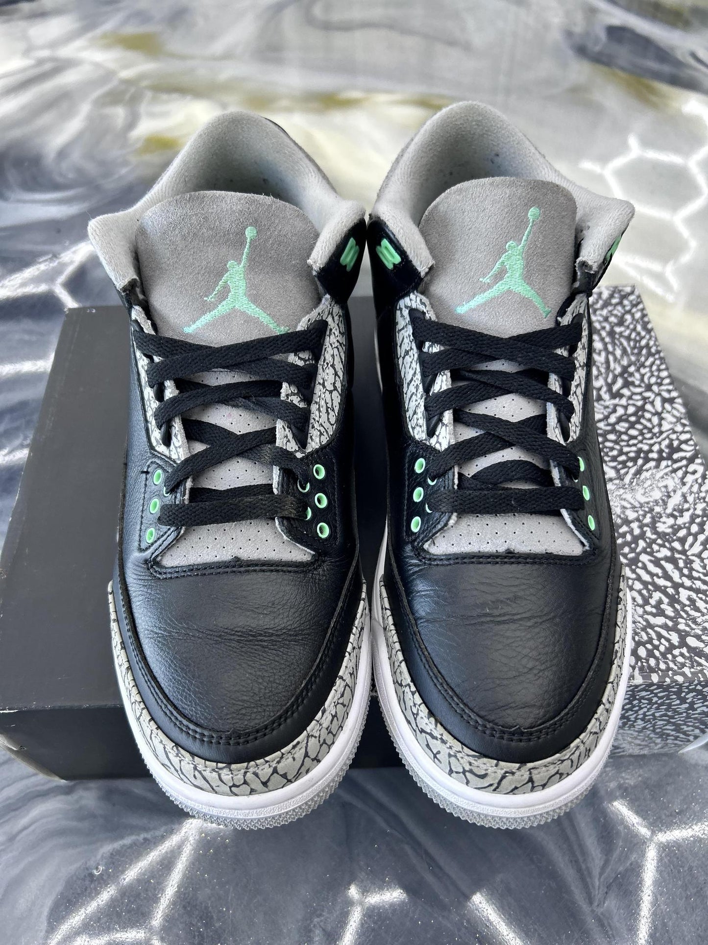 Jordan 3 "Green Glow" Used Size 9.5