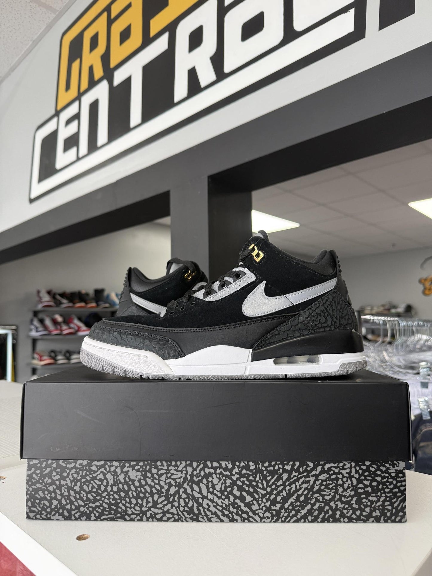 Jordan 3 "Tinker Black" Used Size 9.5