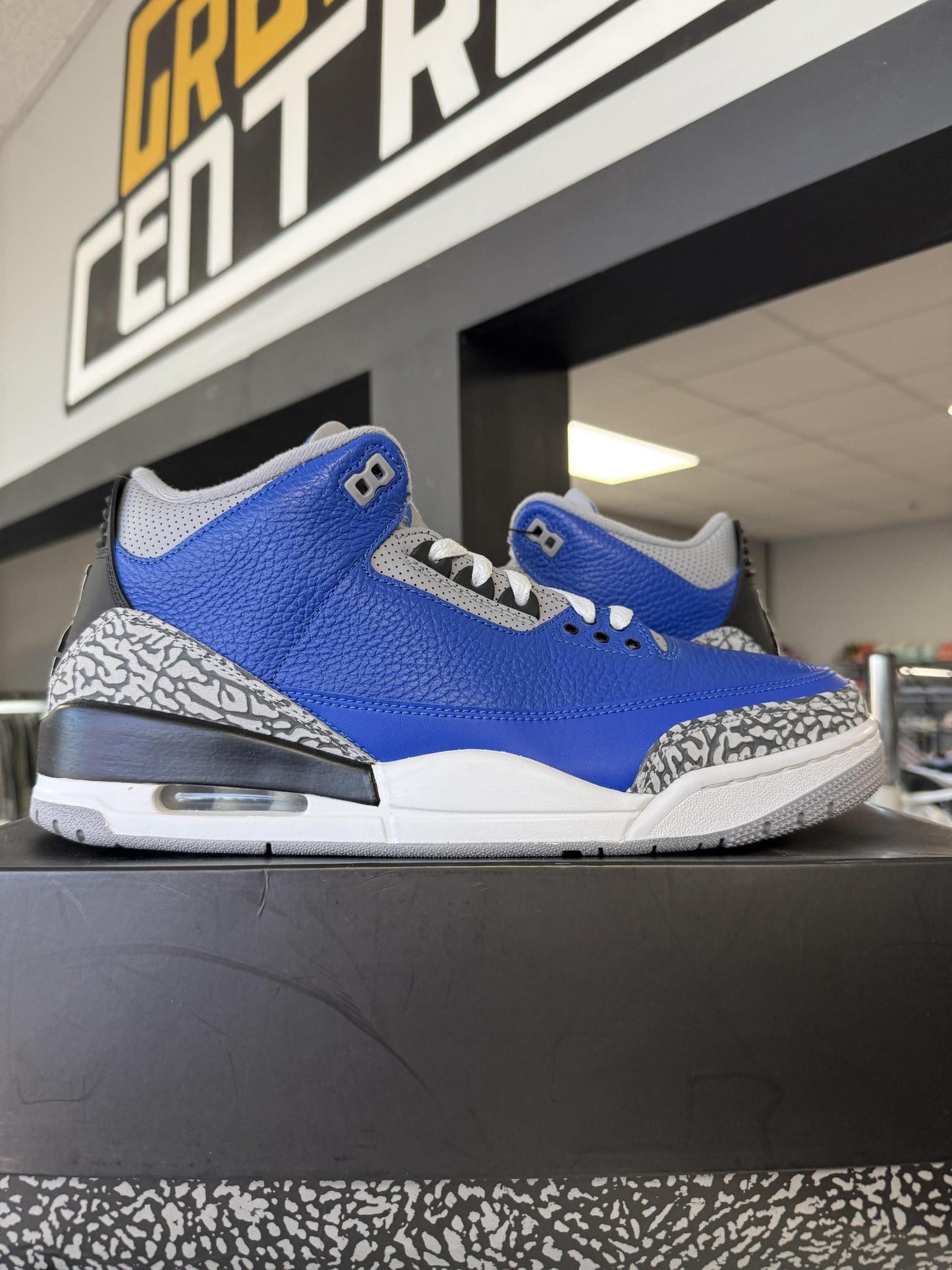 Jordan 3 "Varsity Royal" Used Size 12