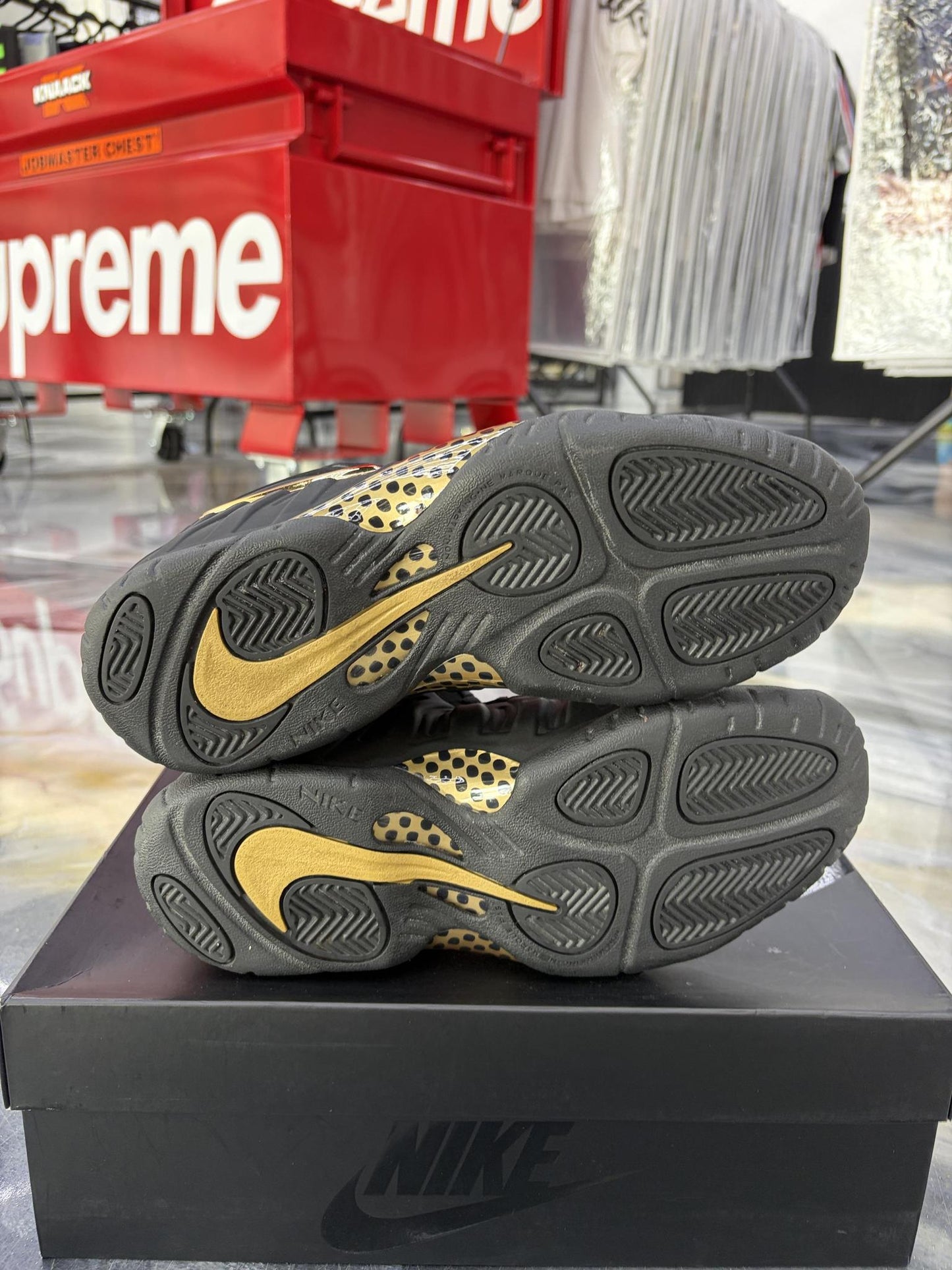 Nike Air Foamposite Pro "Metallic Gold" Used Size 7Y/8.5W