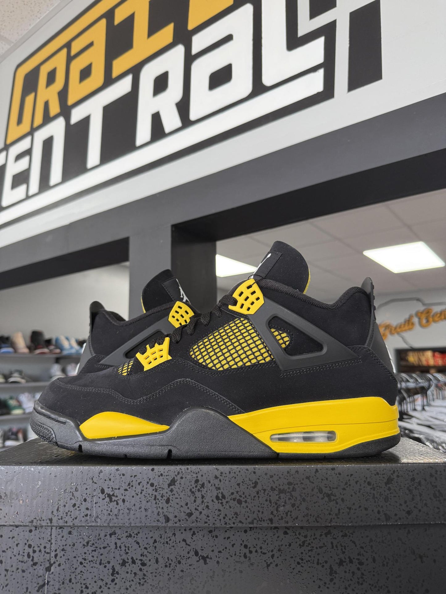 Jordan 4 "Thunder" Used Size 14
