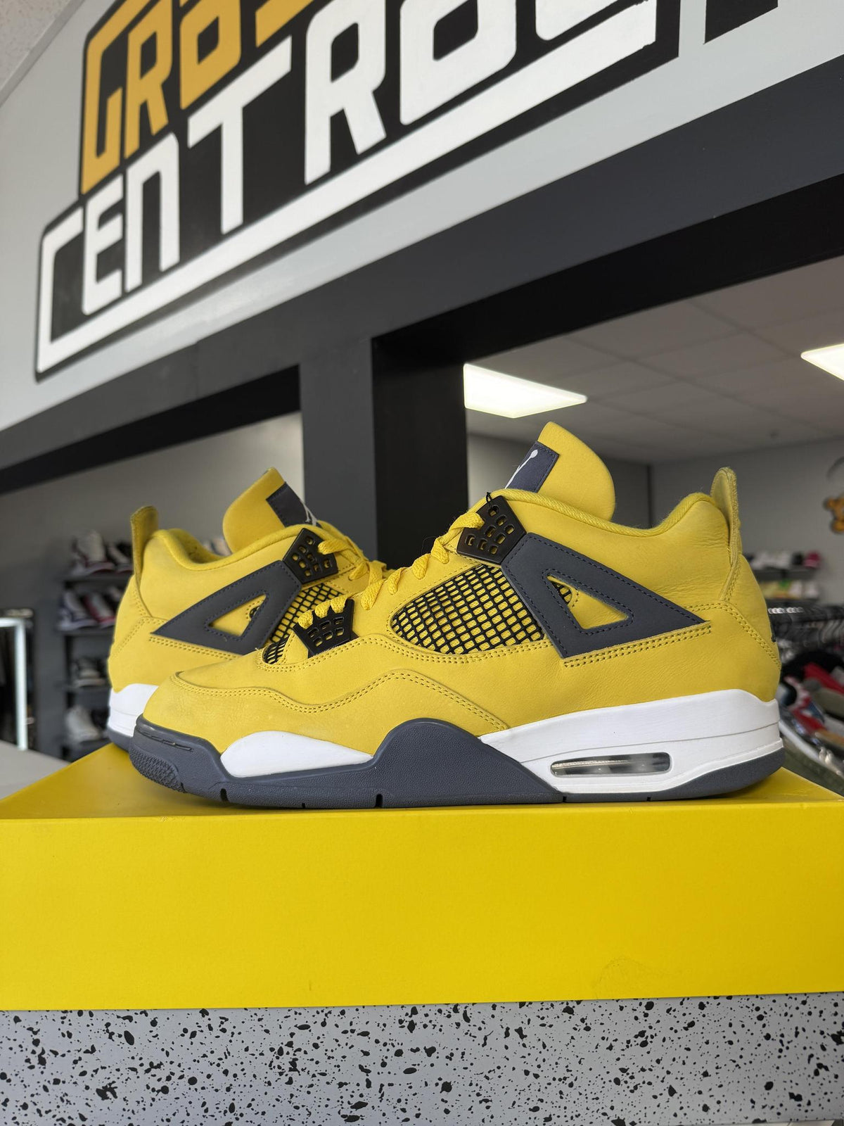 Jordan 4 "Lightning" Used Size 13