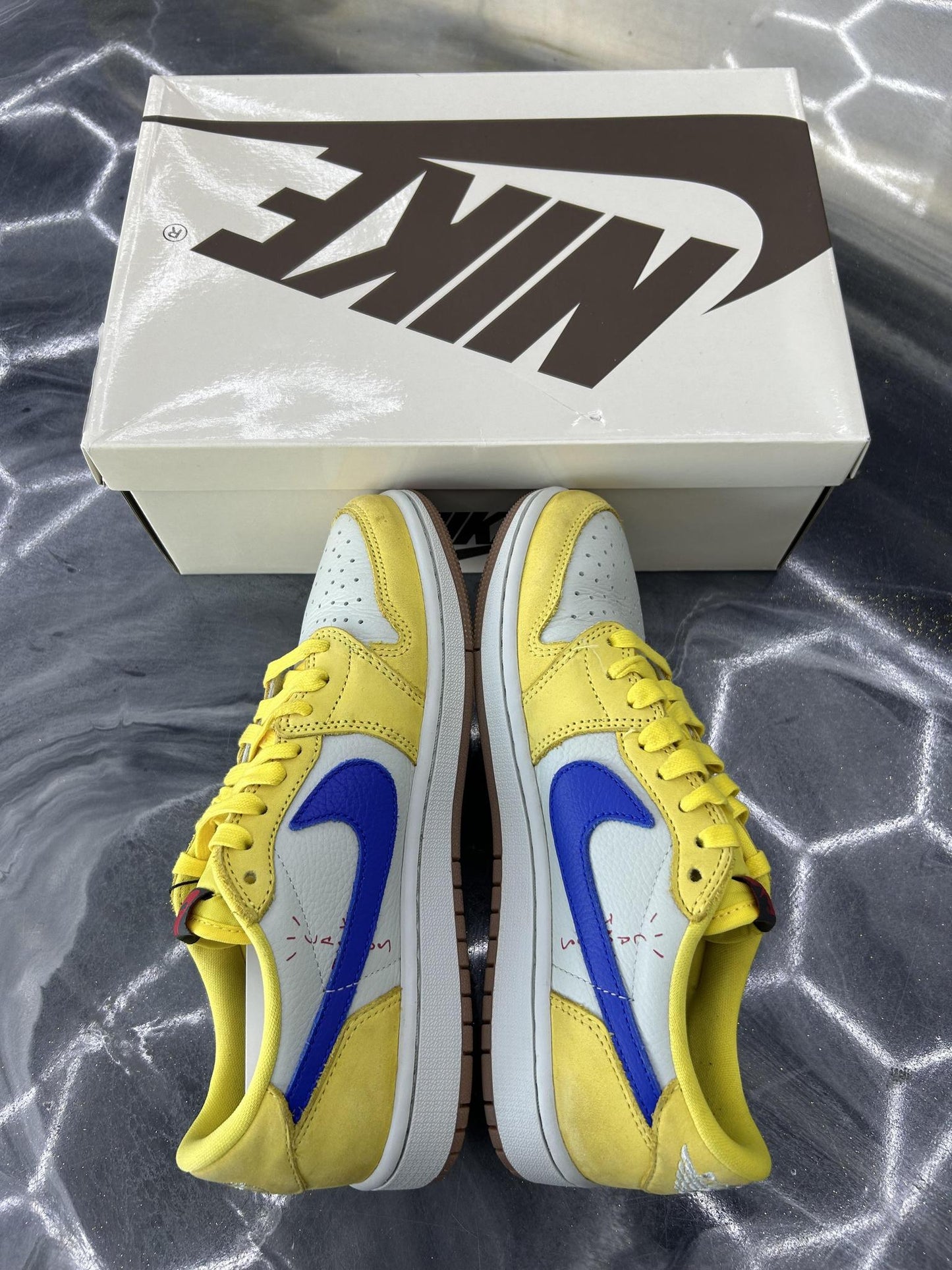 Jordan 1 x Travis Scott "Canary" Used Size 6Y/7.5W