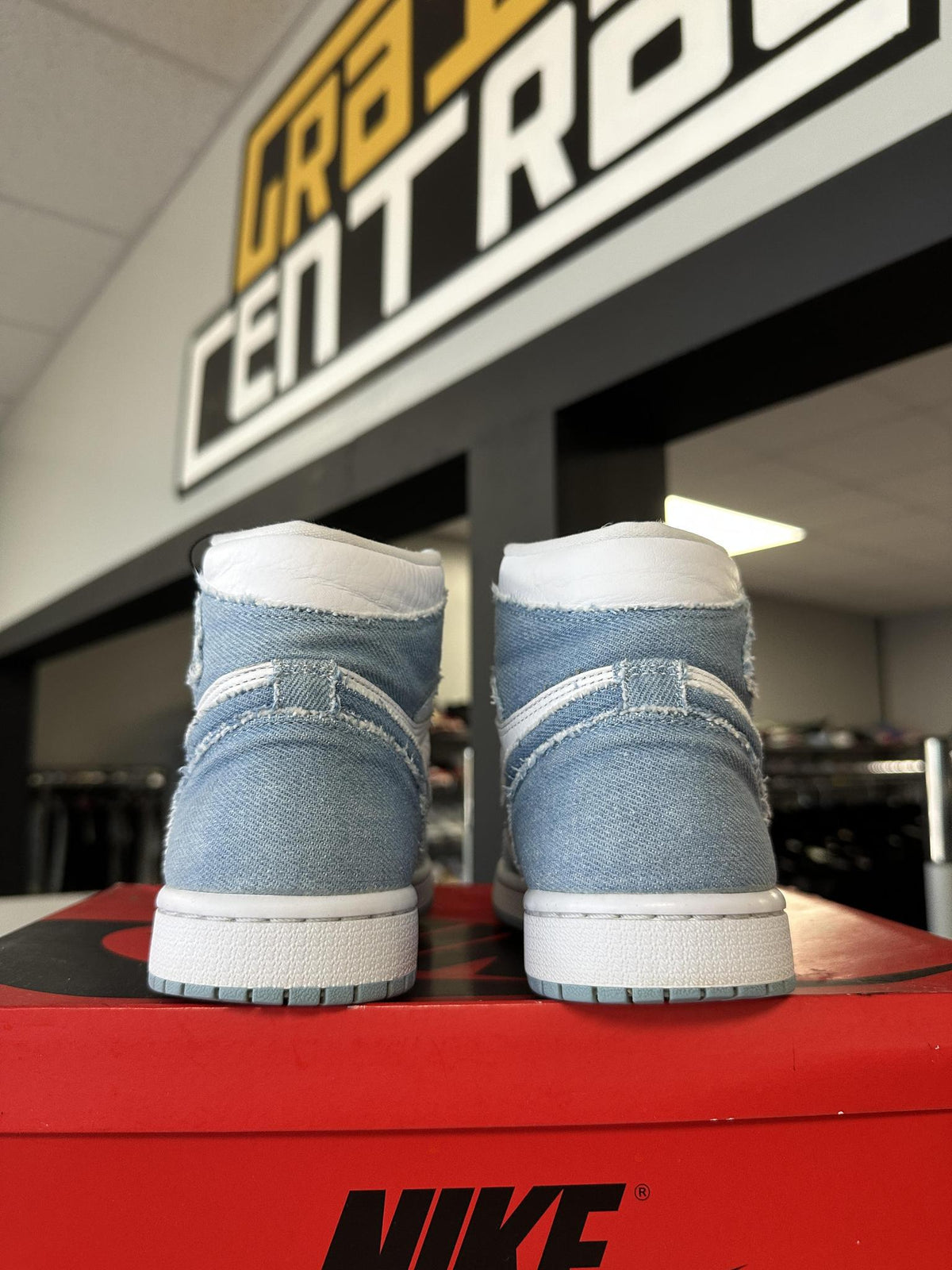 Jordan 1 "Denim" Size 6Y/7.5W Used