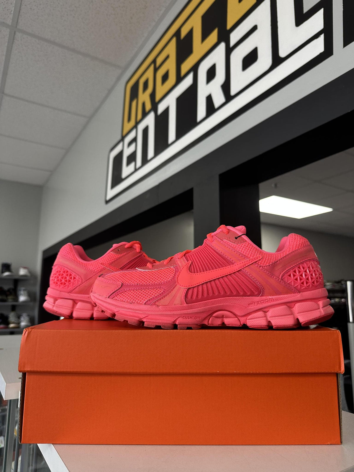 Nike Vomero 5 "Neon Pink" 10 Used