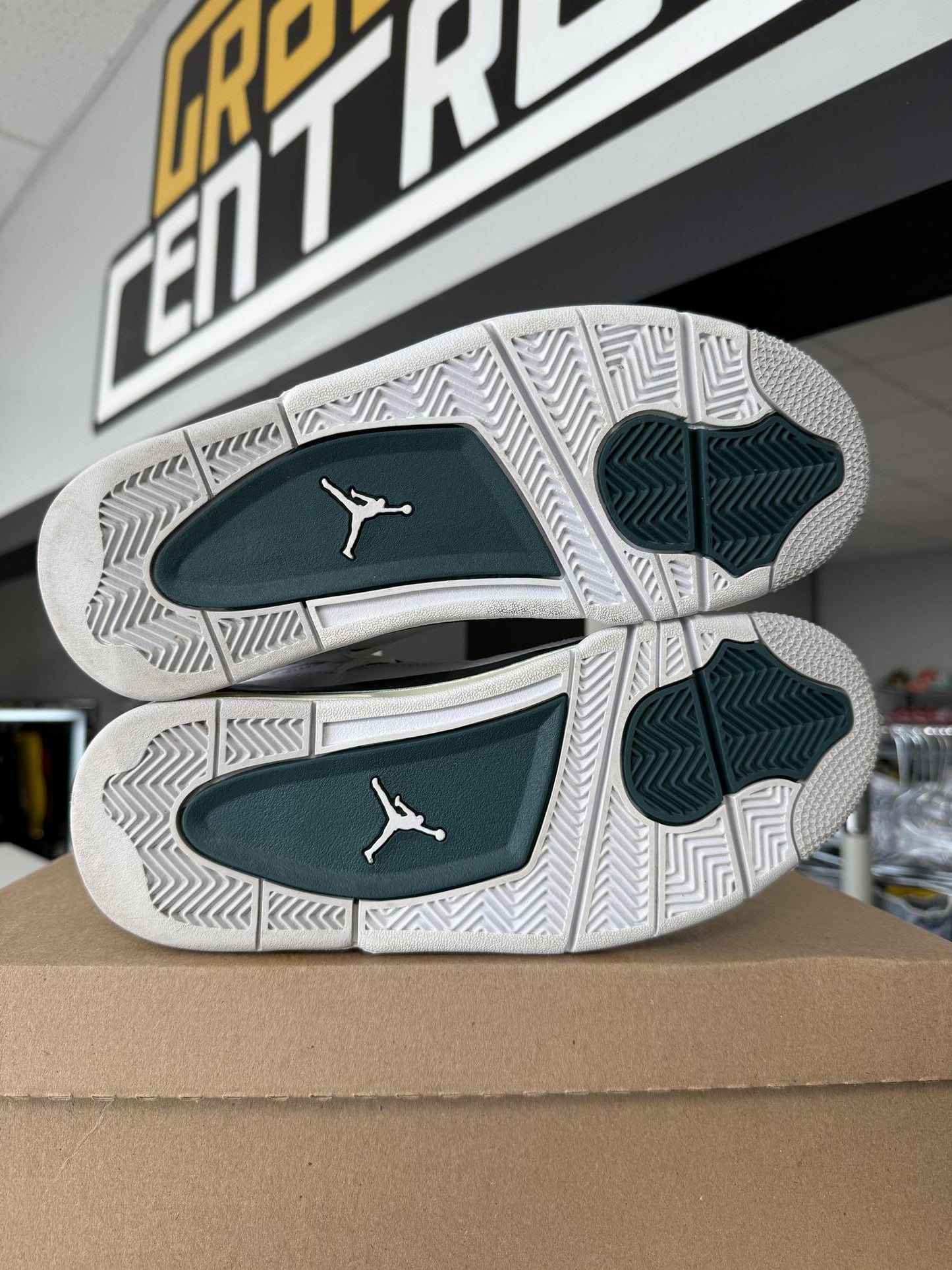 Jordan 4 "Oxidized Green" Used Size 7Y/8.5W