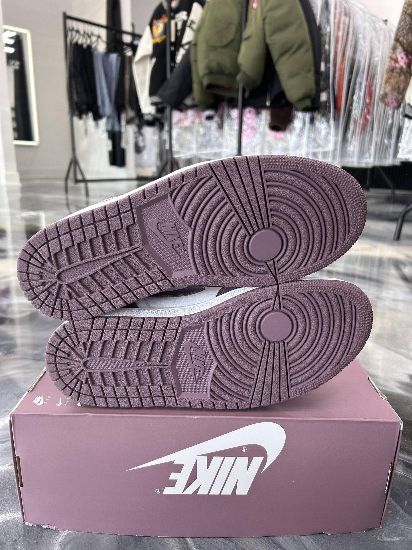 Jordan 1 "Mauve" Used Size 9