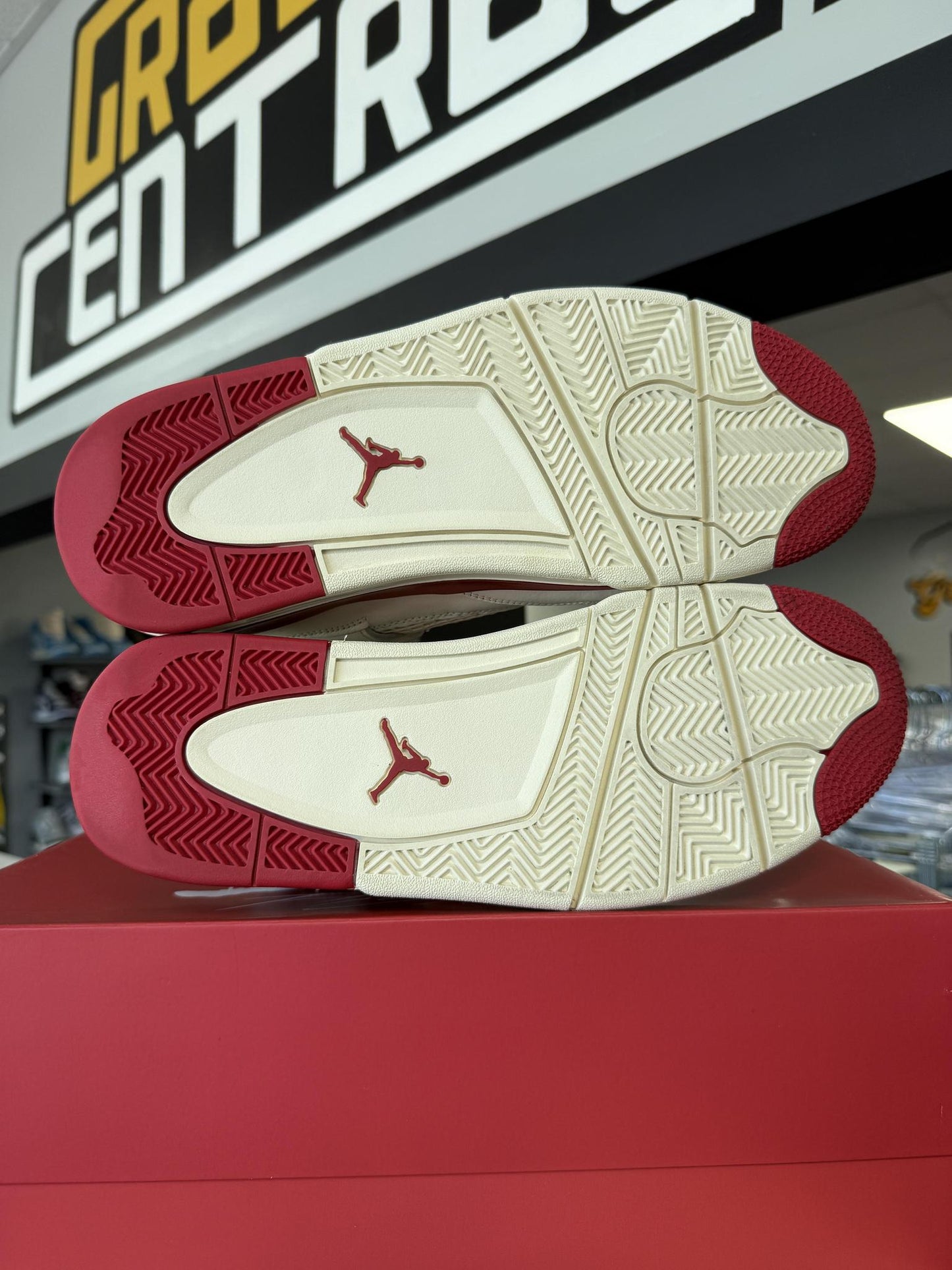 Jordan 4 "Valentine's Day" Used Size 10