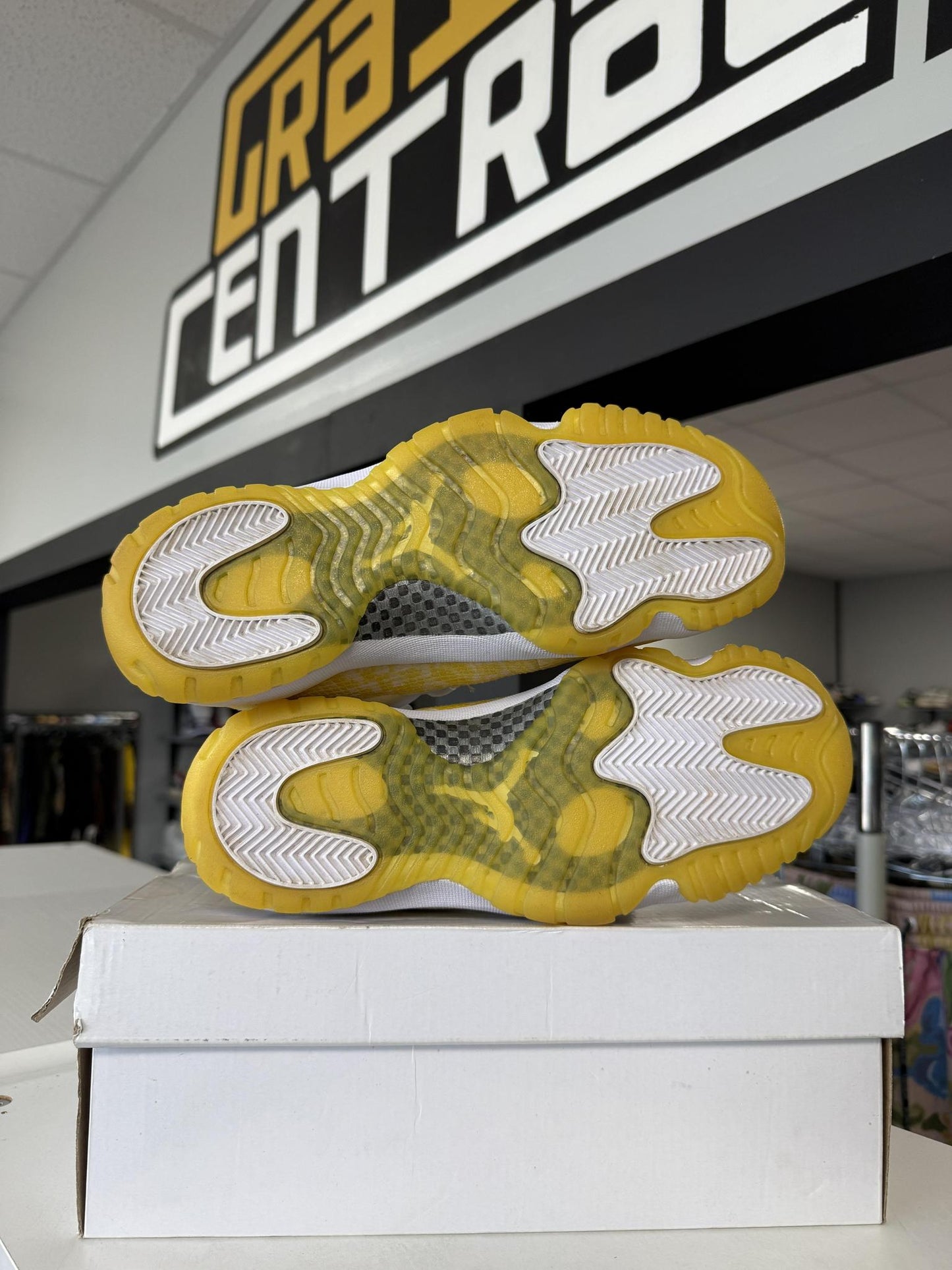 Jordan 11 Low "Yellow Snakeskin" Used Size 8