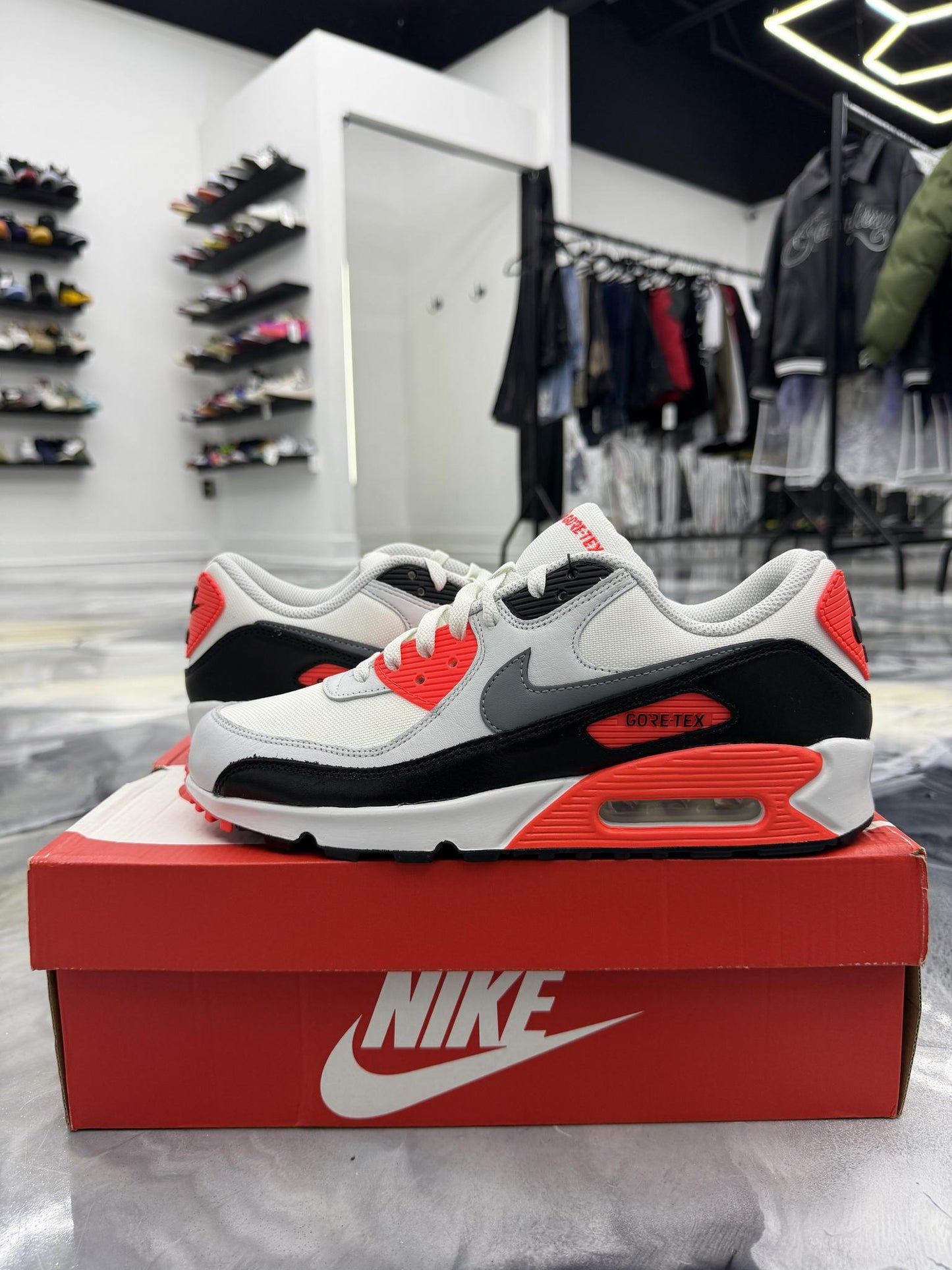 Nike Air Max 90 Gore Tex Used Size 9.5